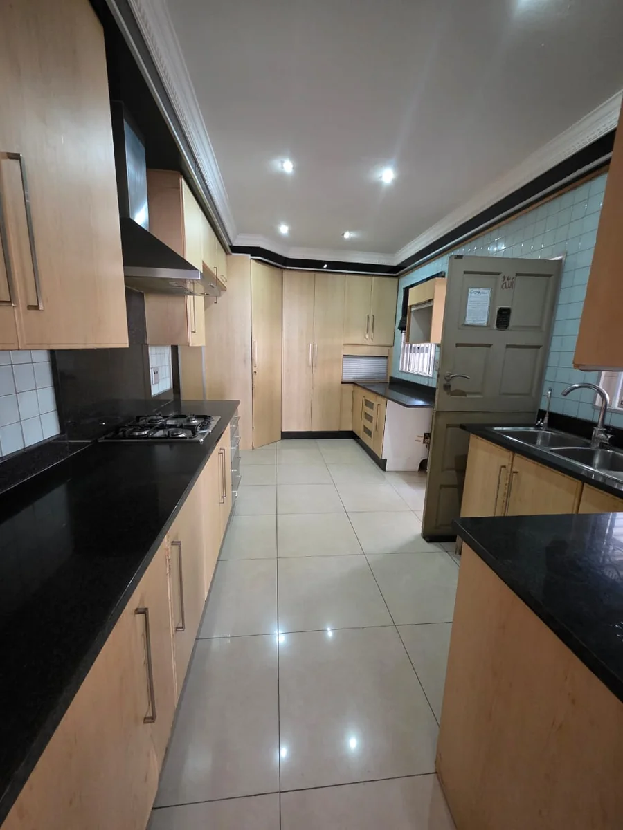 Spacious 4-Bedroom Family Home with Pool, Lapa & Versatile Living Spaces