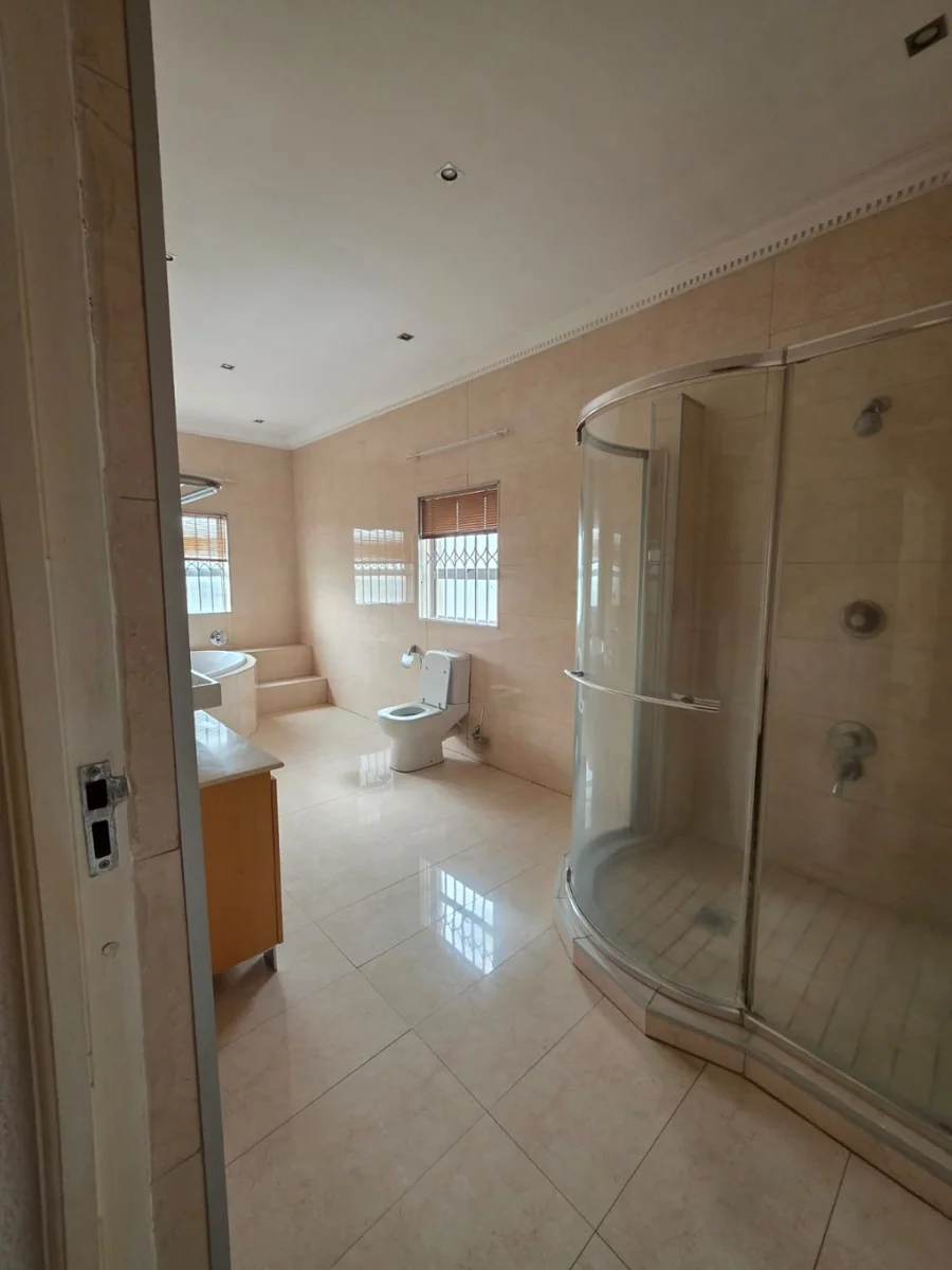 Spacious 4-Bedroom Family Home with Pool, Lapa & Versatile Living Spaces