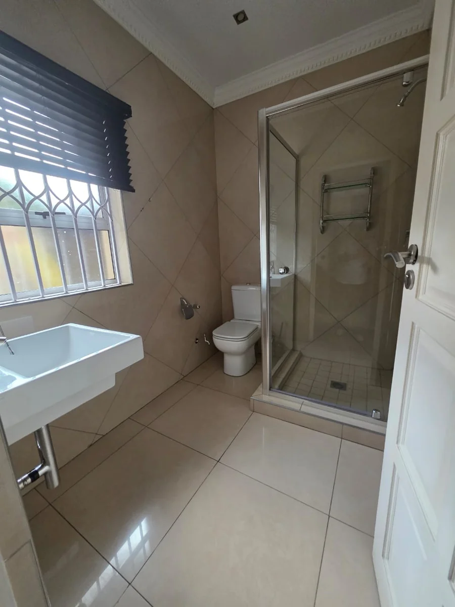 Spacious 4-Bedroom Family Home with Pool, Lapa & Versatile Living Spaces