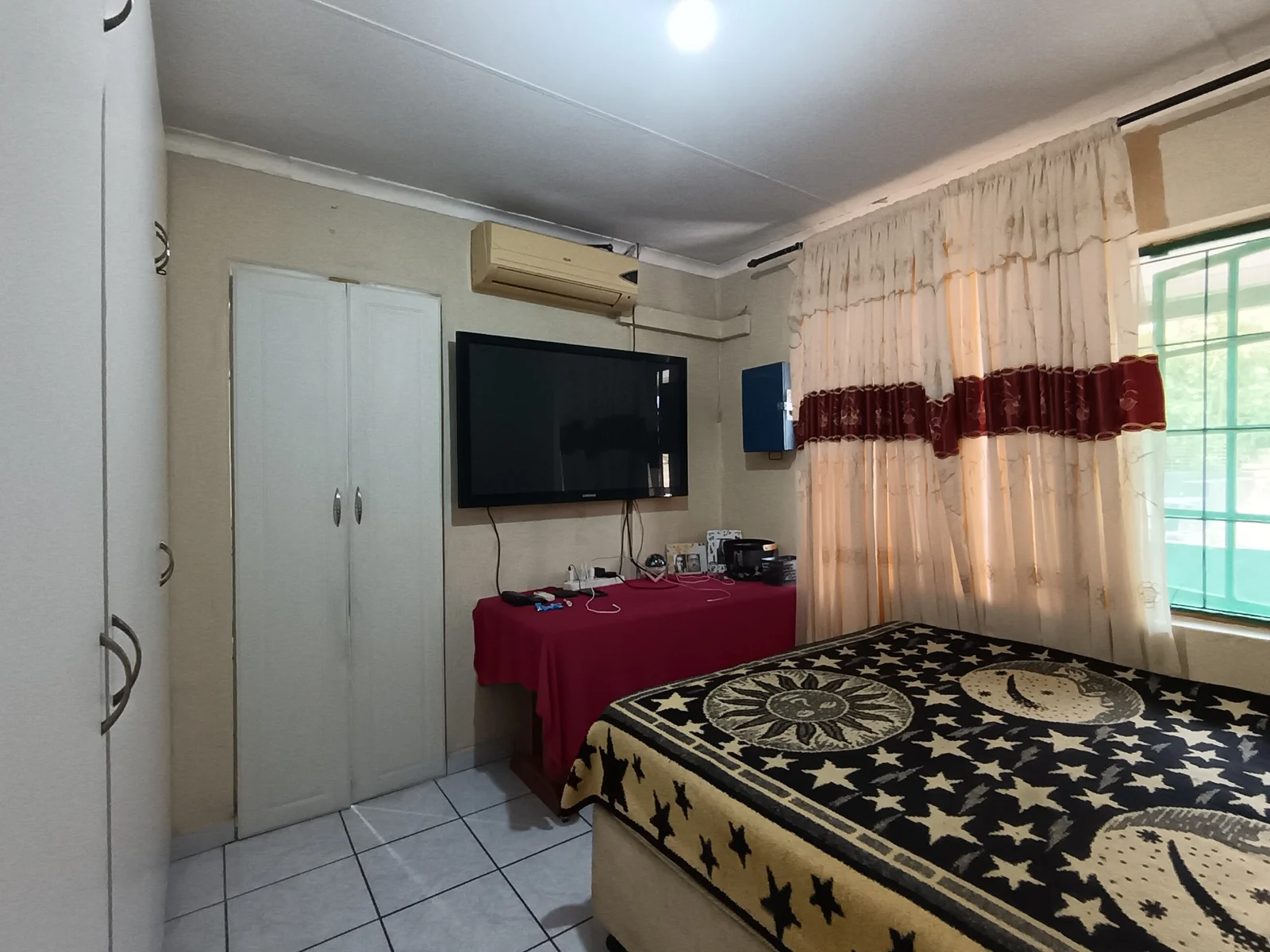 Lovely starter home.