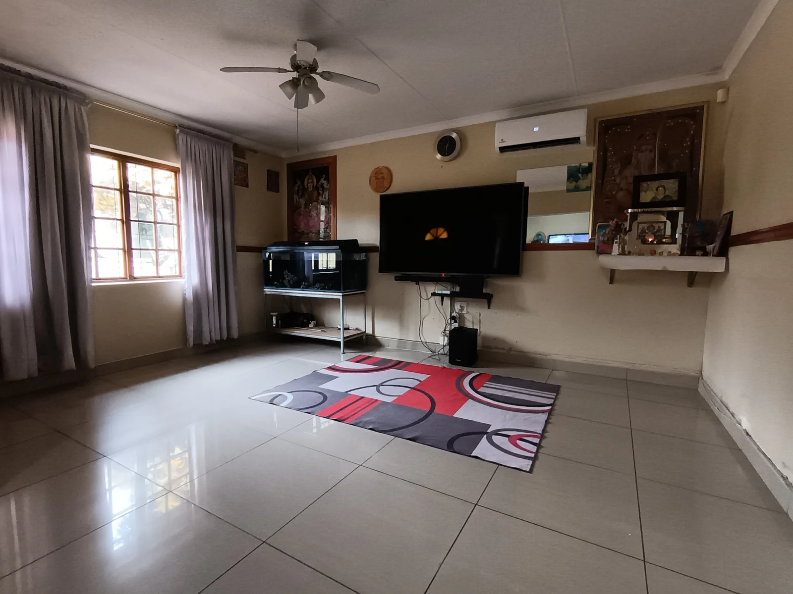 Lovely starter home.