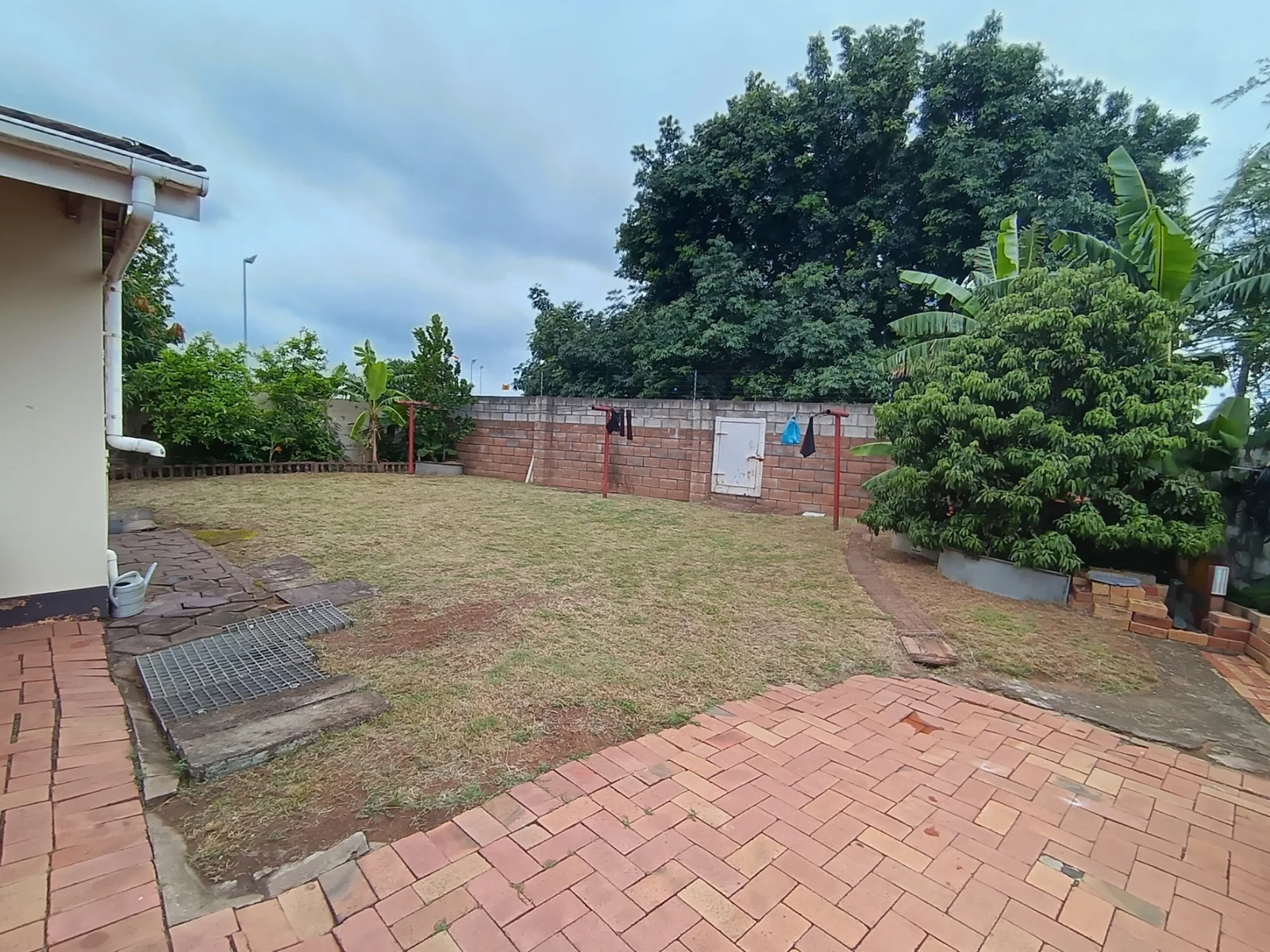 Lovely starter home.