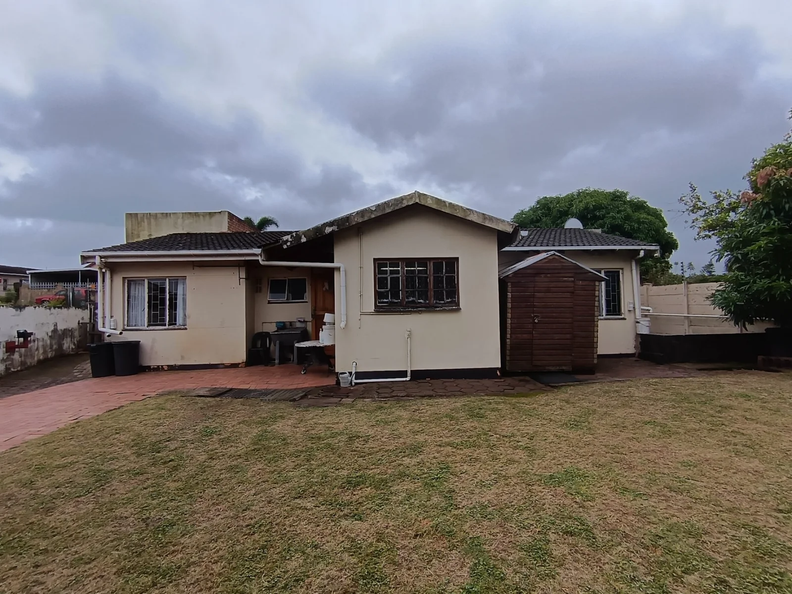 Lovely starter home.