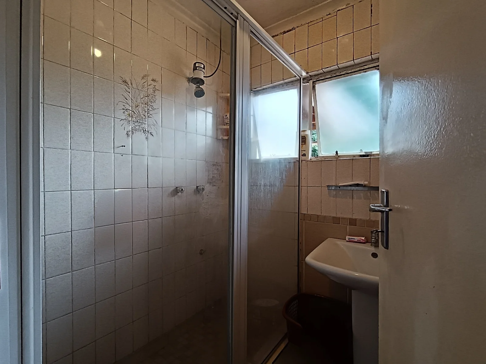 Lovely starter home.