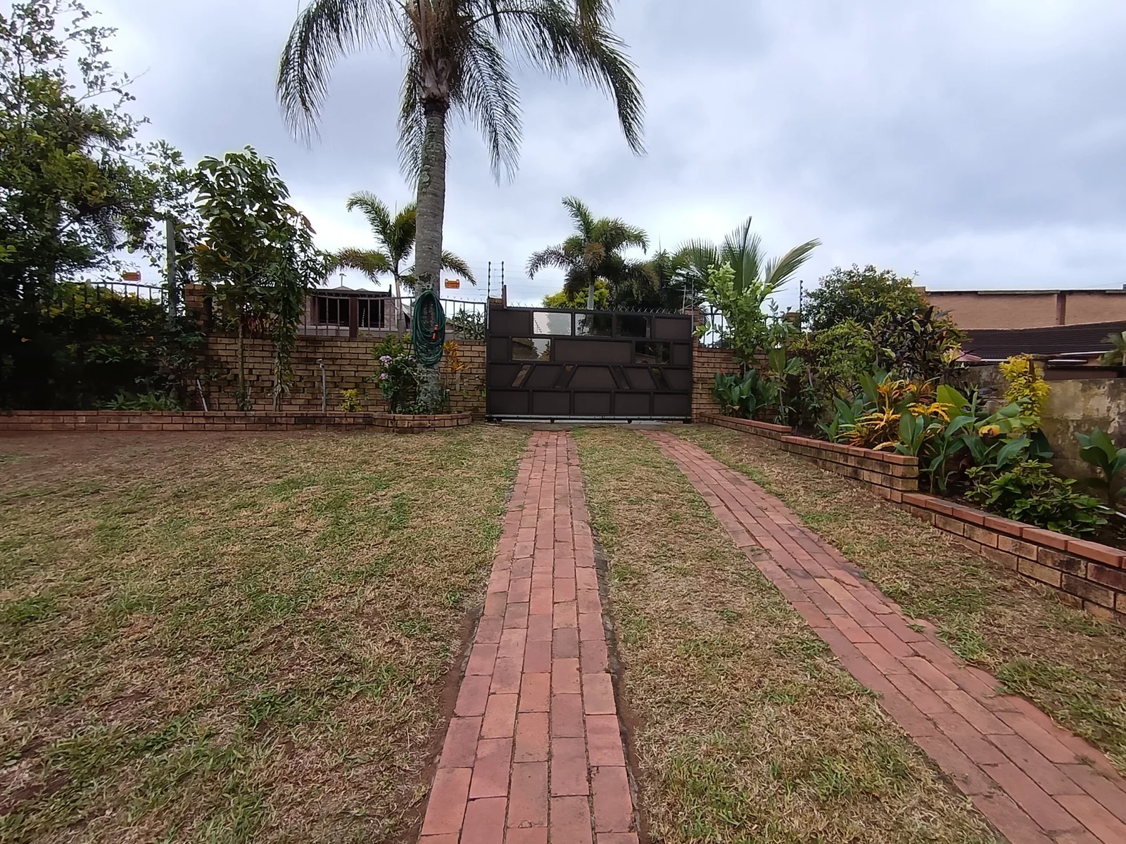 Lovely starter home.