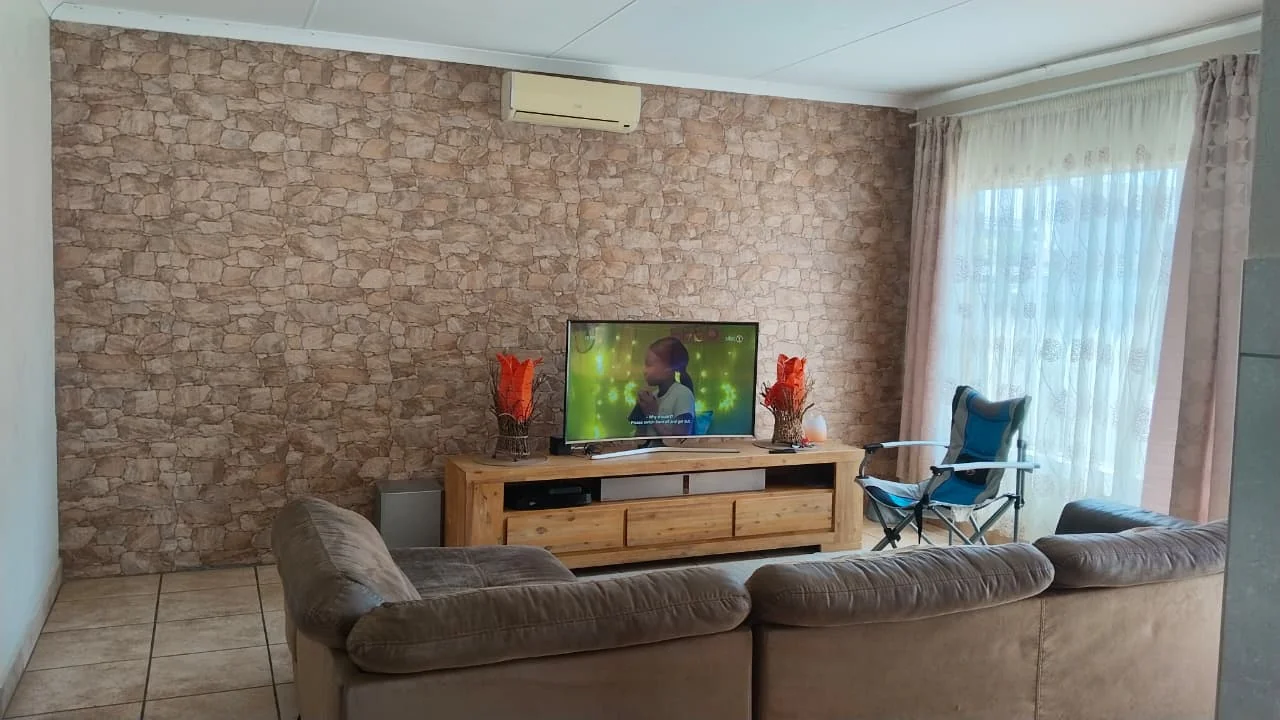 Cozy 3-Bedroom, 2-Bathroom Home for Sale