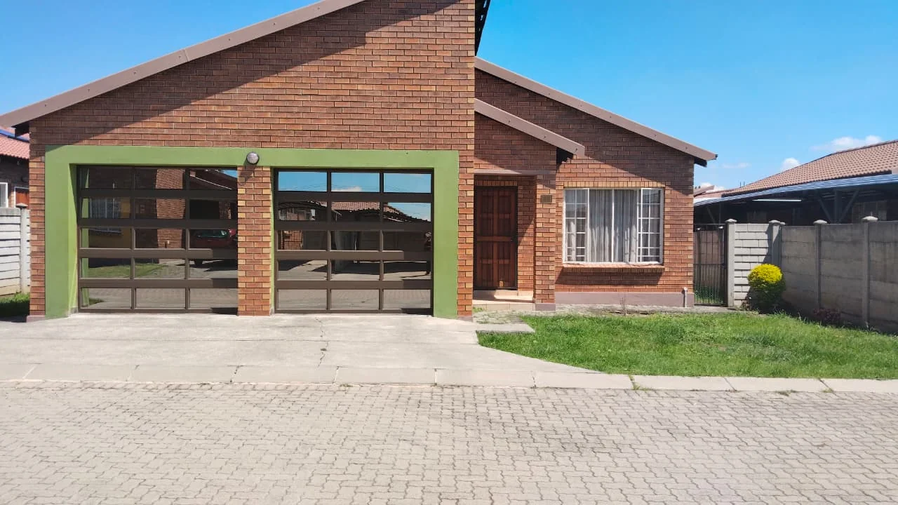 Cozy 3-Bedroom, 2-Bathroom Home for Sale