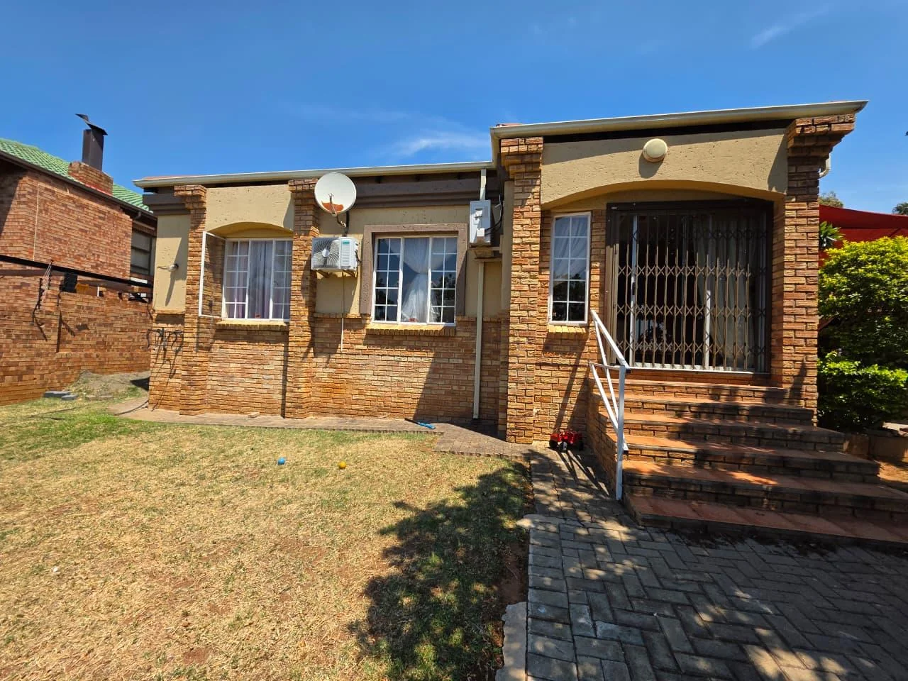 Neat 2-Bedroom Home in Secure Complex with Scullery & Wendy House