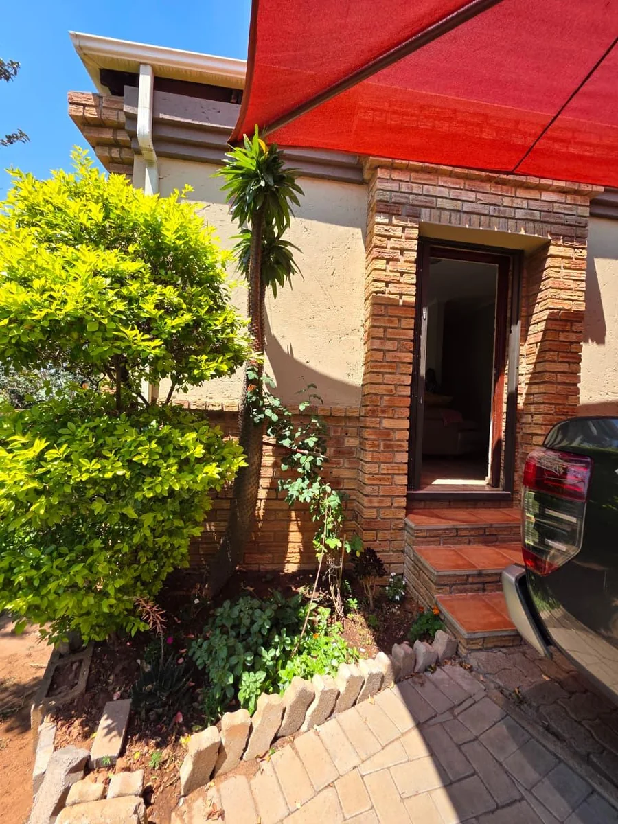 Neat 2-Bedroom Home in Secure Complex with Scullery & Wendy House