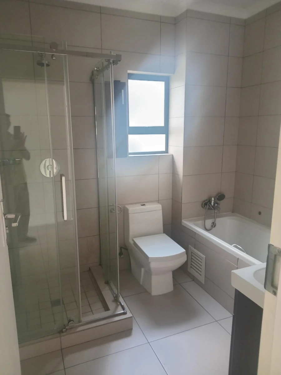 A lovely 2 bed, 1 bath apartment in Erand Gardens, Midrand.