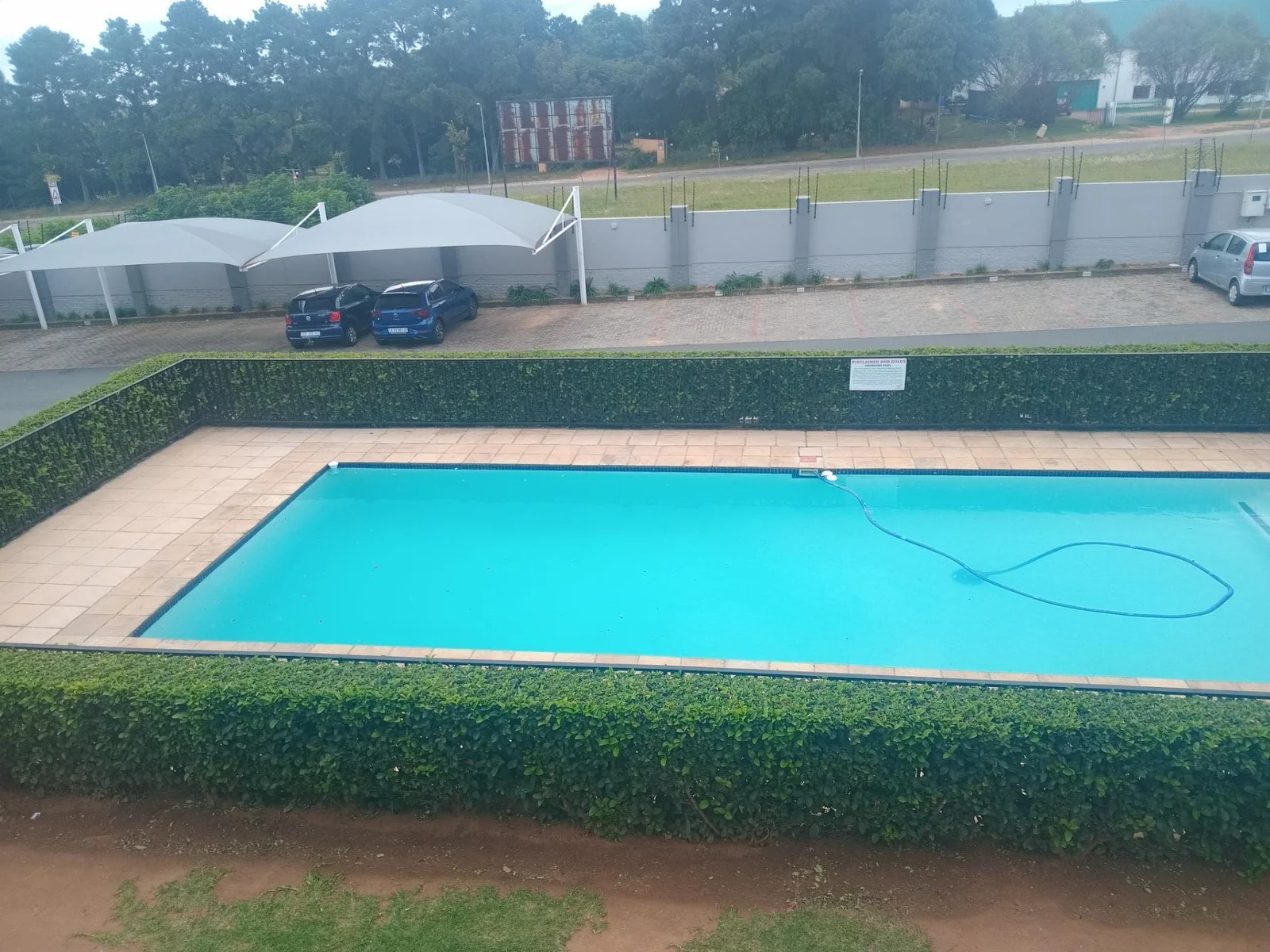 A lovely 2 bed, 1 bath apartment in Erand Gardens, Midrand.