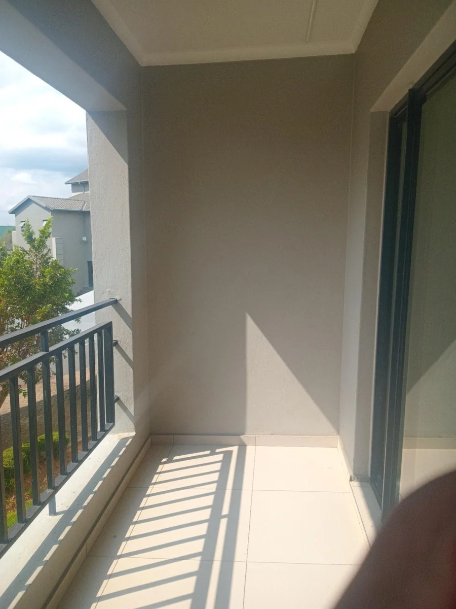 A lovely 2 bed, 1 bath apartment in Erand Gardens, Midrand.