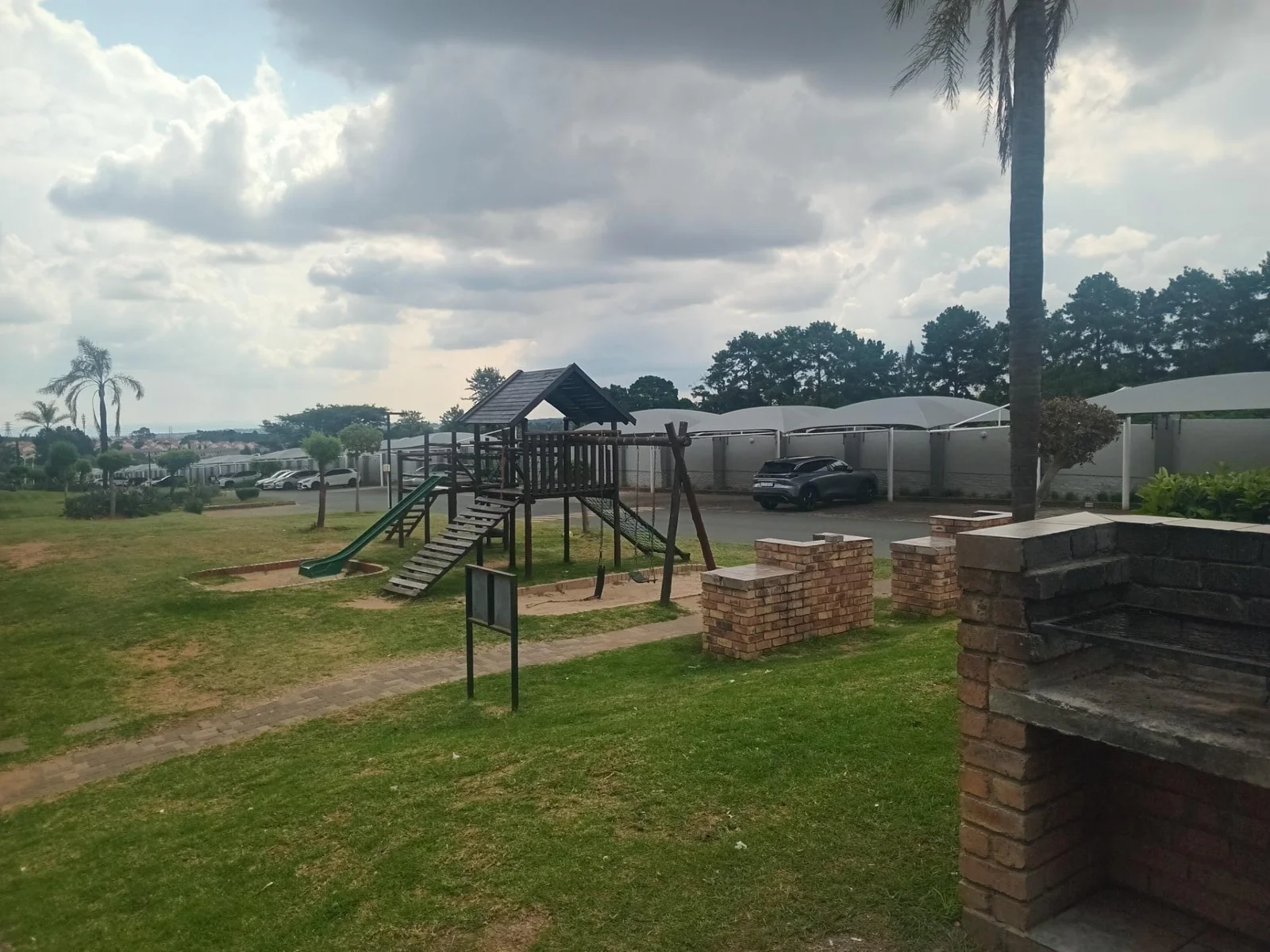 A lovely 2 bed, 1 bath apartment in Erand Gardens, Midrand.