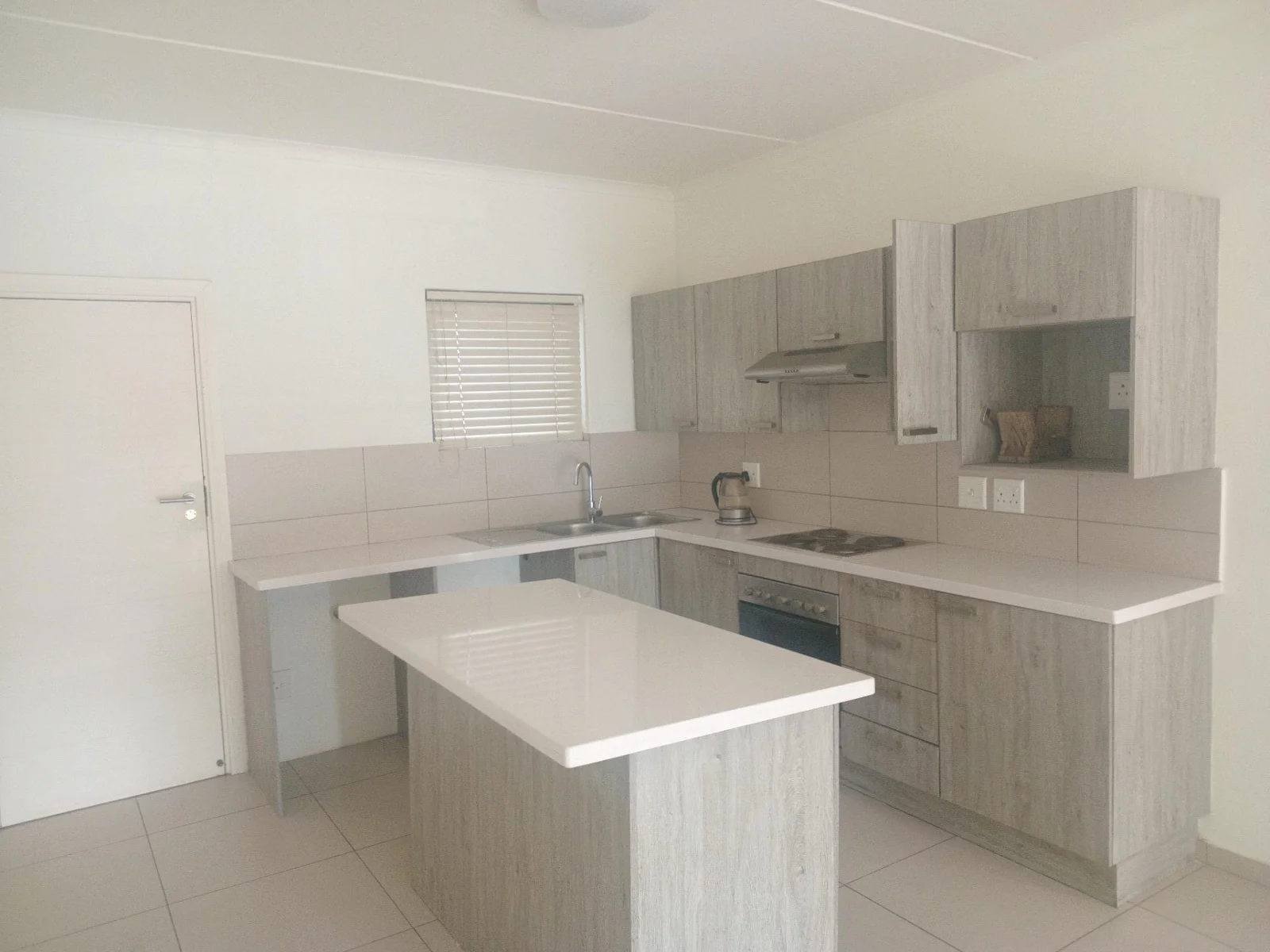 A lovely 2 bed, 1 bath apartment in Erand Gardens, Midrand.