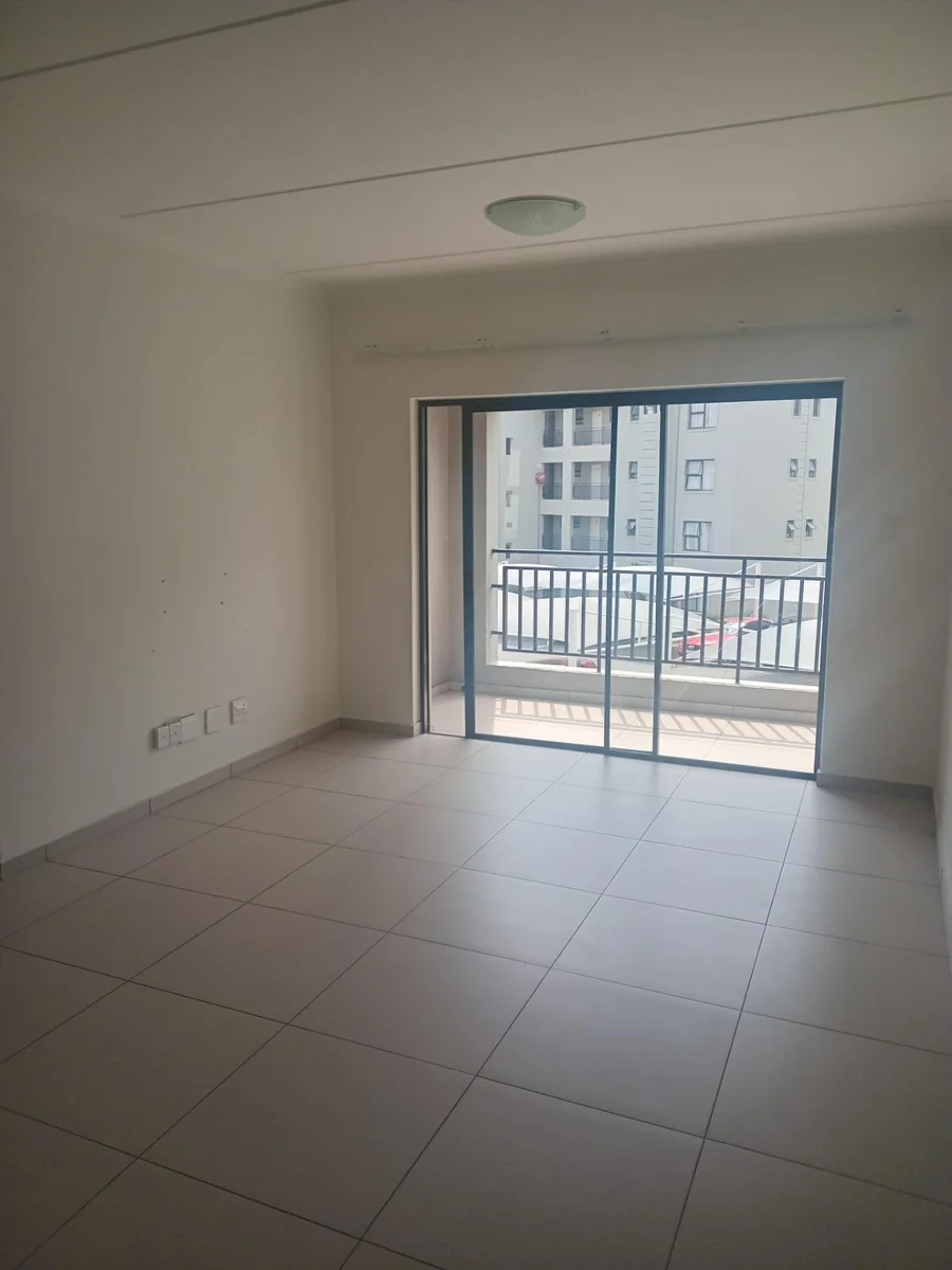 A lovely 2 bed, 1 bath apartment in Erand Gardens, Midrand.
