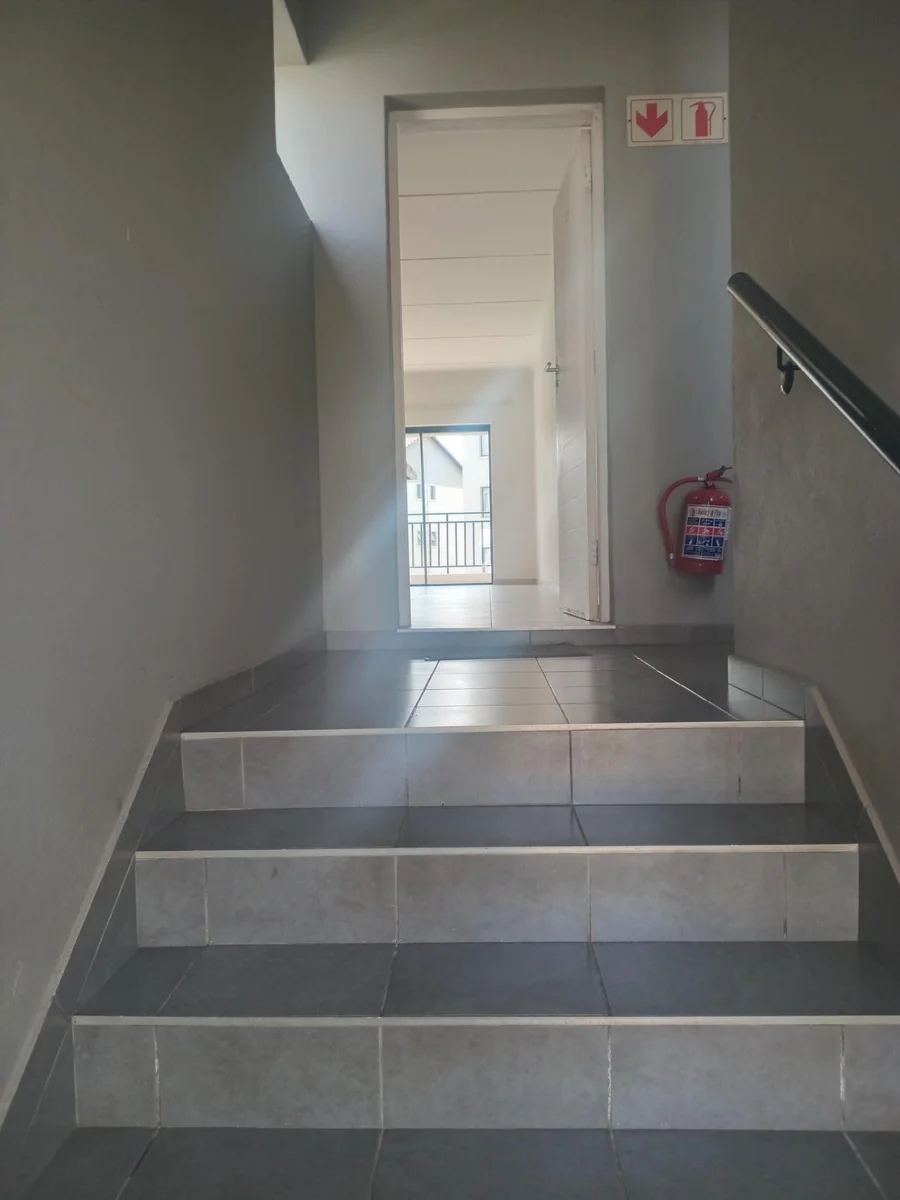 A lovely 2 bed, 1 bath apartment in Erand Gardens, Midrand.