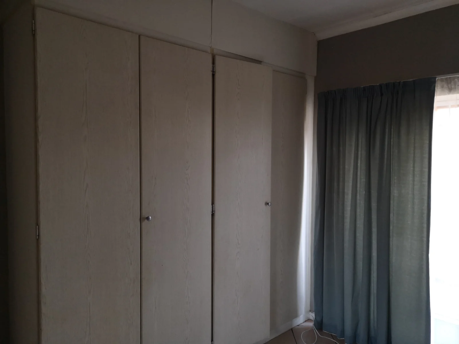 2Bed, 2Bath, 2Garage Simplex To Let.