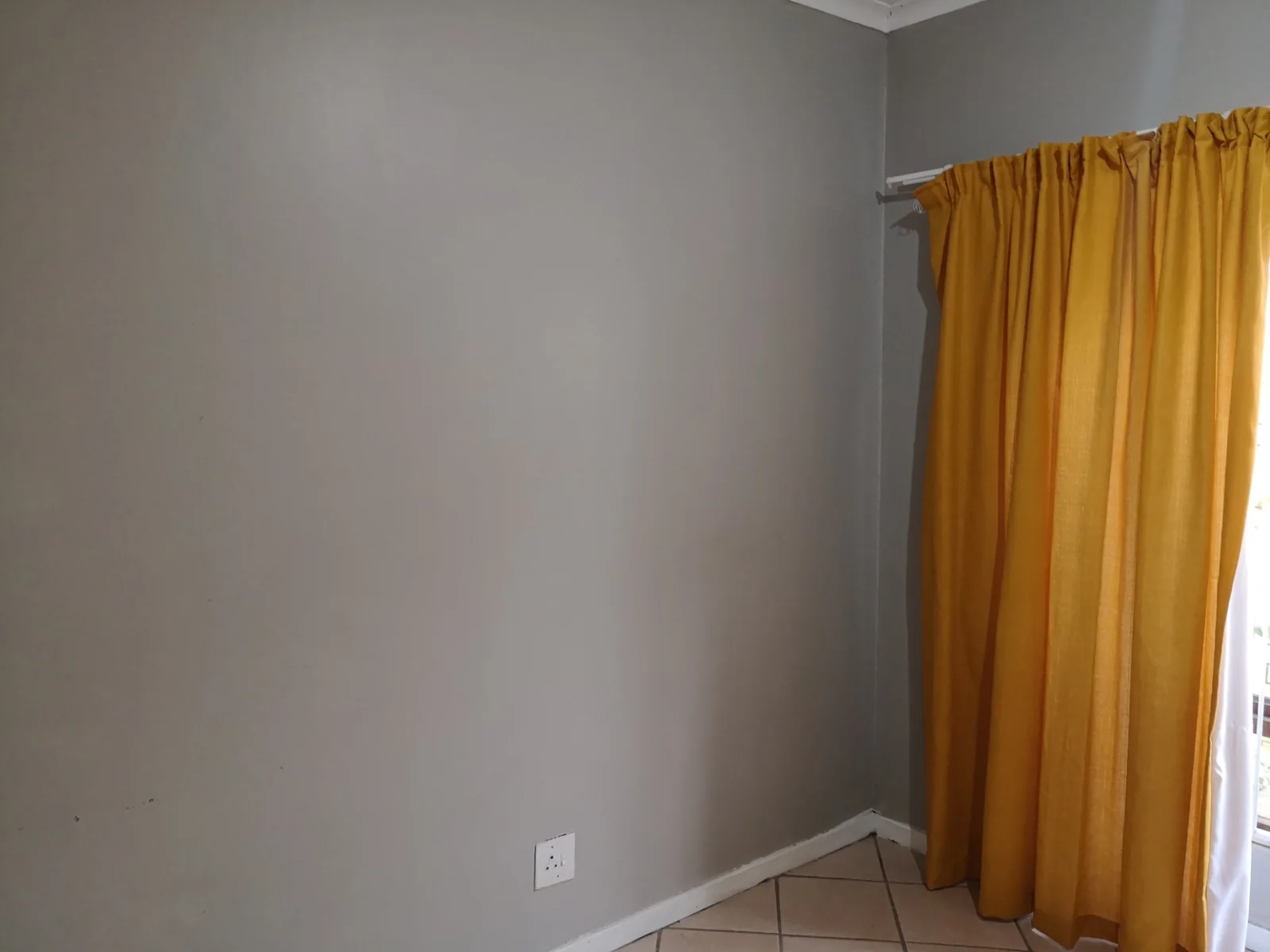 2Bed, 2Bath, 2Garage Simplex To Let.