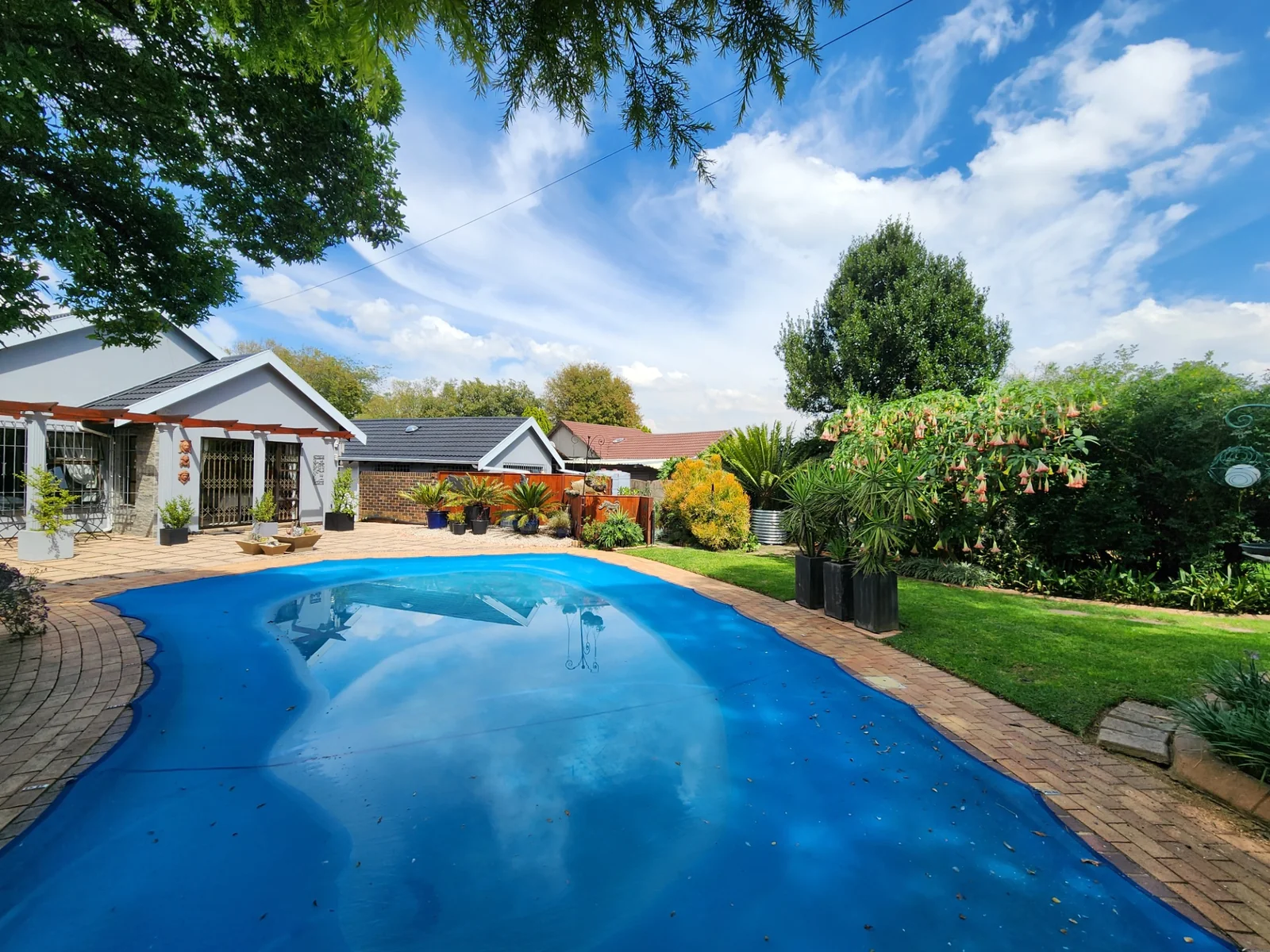 Light Filled Living, Curated Gardens and Energy Independence in Farrarmere