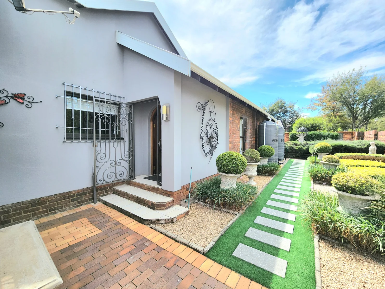 Light Filled Living, Curated Gardens and Energy Independence in Farrarmere