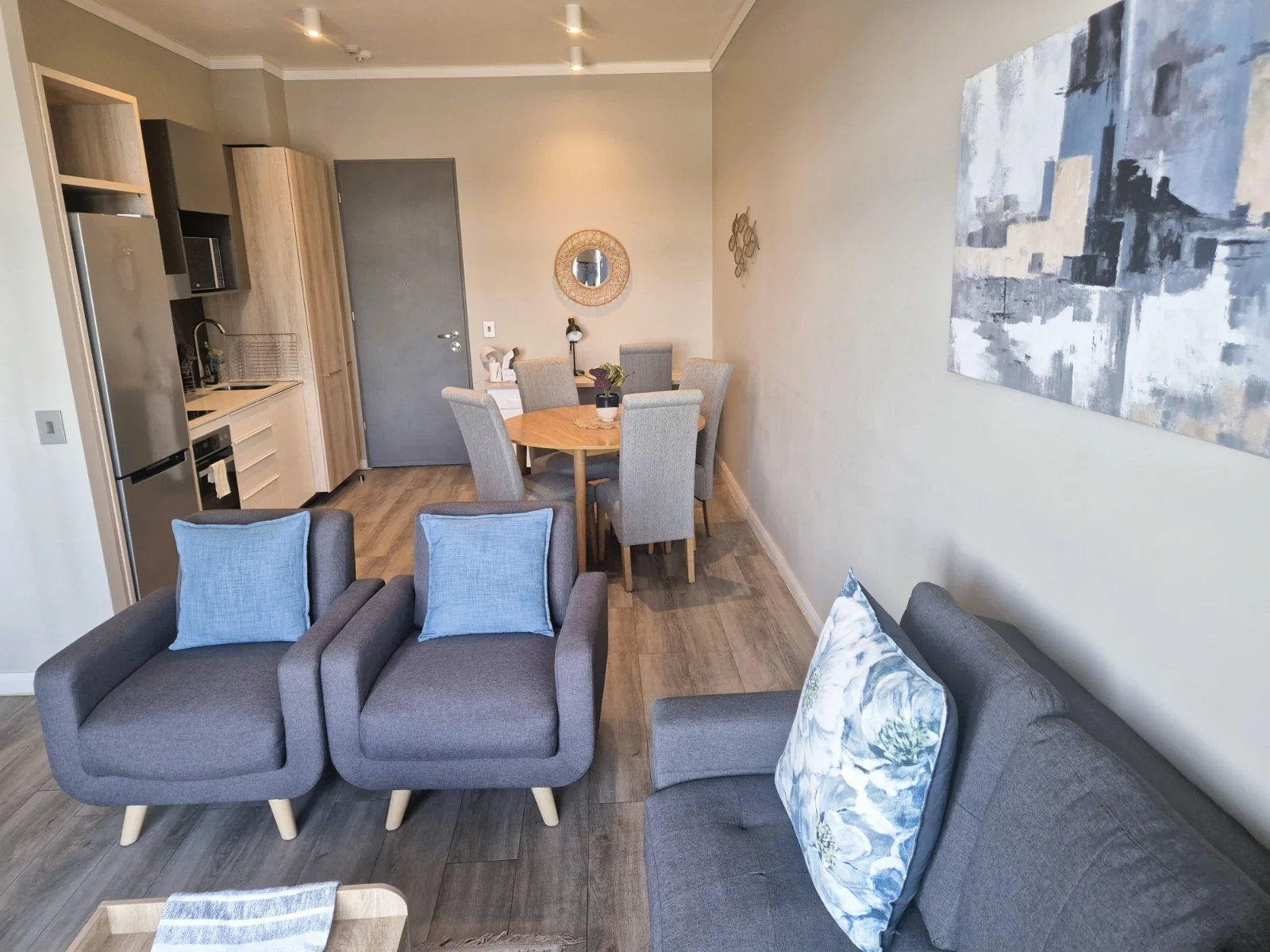 Fully Furnished Modern Apartment To Let In Menlyn