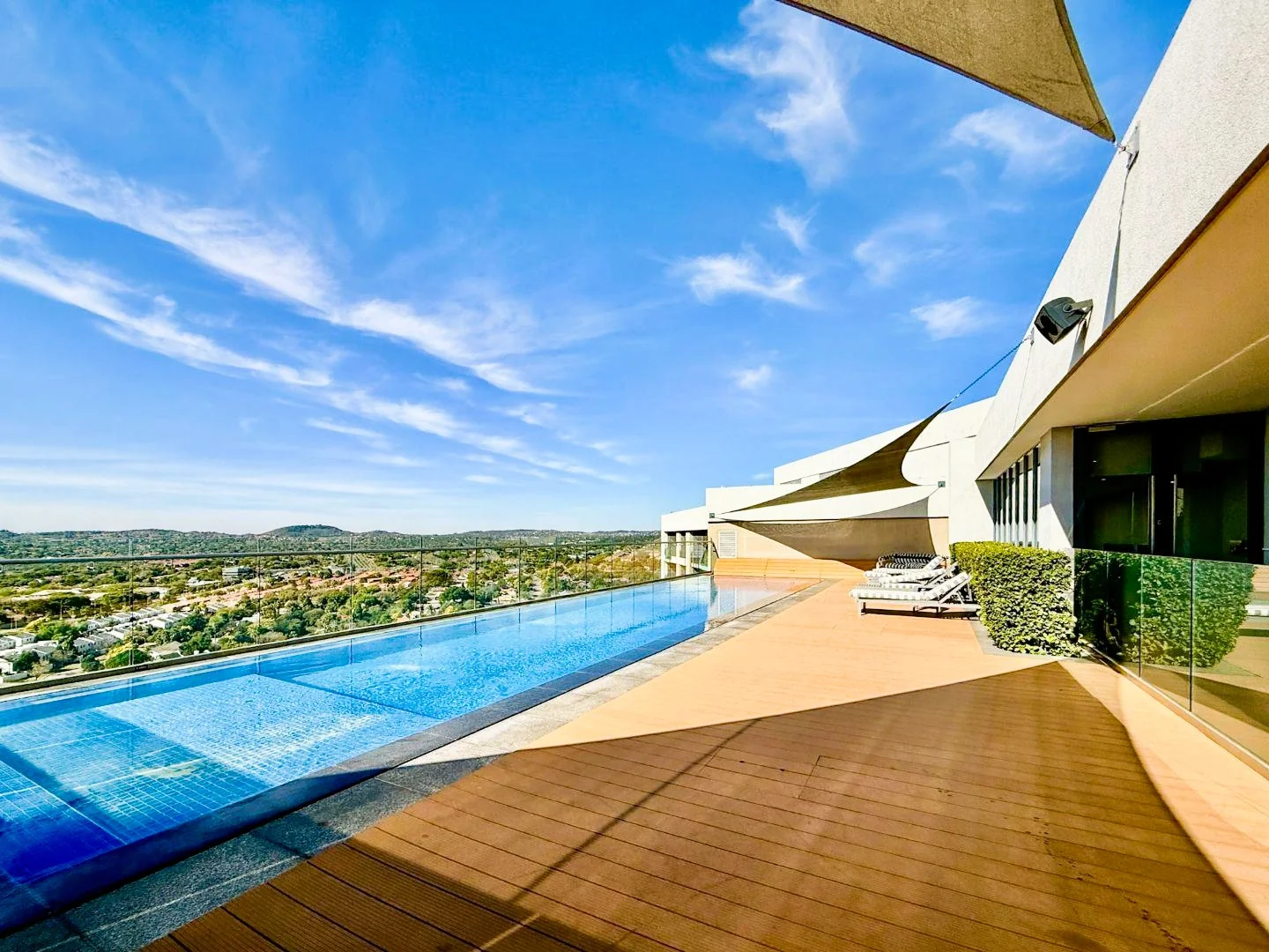 Fully Furnished Modern Apartment To Let In Menlyn