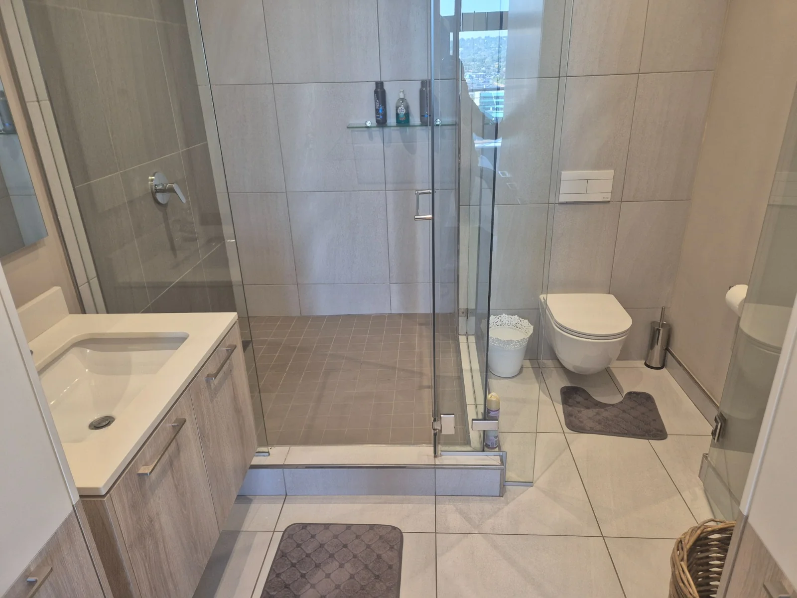 Fully Furnished Modern Apartment To Let In Menlyn