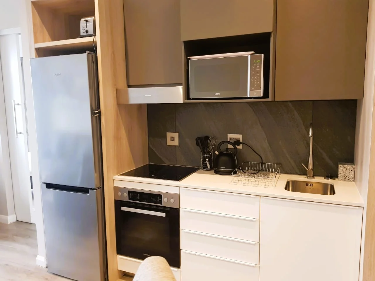 Fully Furnished Modern Apartment To Let In Menlyn