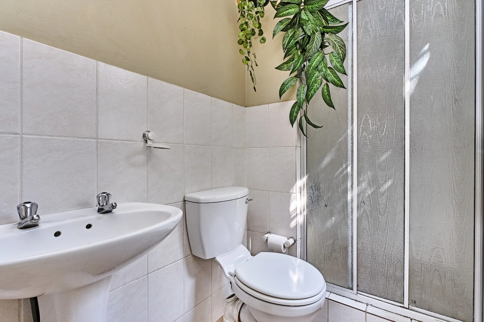 Stunning 3 Bedroom, 2 bathroom, pet friendly home