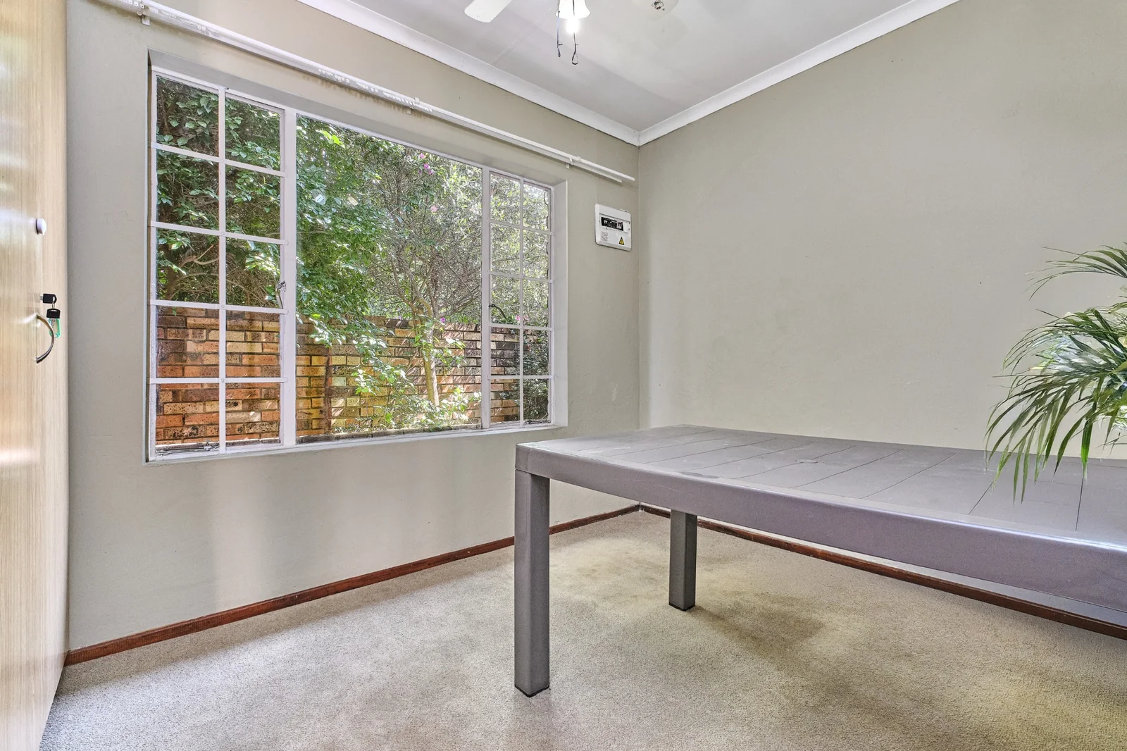 Stunning 3 Bedroom, 2 bathroom, pet friendly home