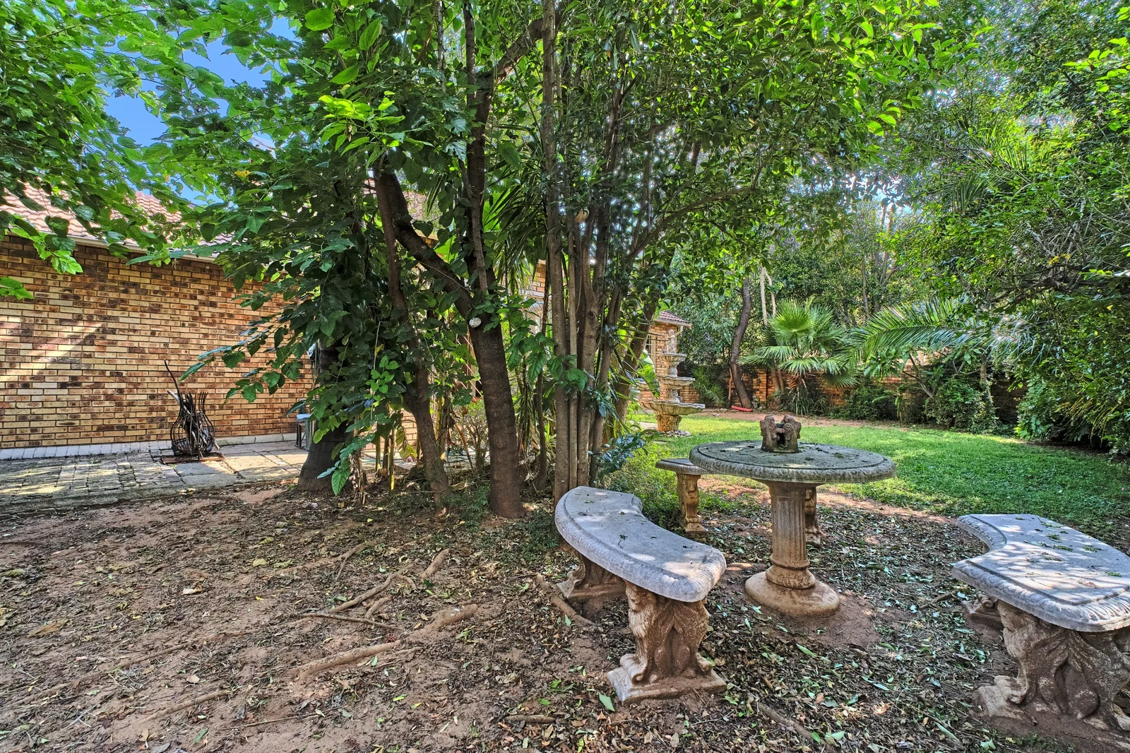 Stunning 3 Bedroom, 2 bathroom, pet friendly home