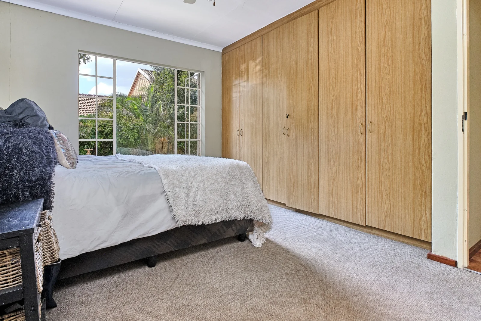 Stunning 3 Bedroom, 2 bathroom, pet friendly home