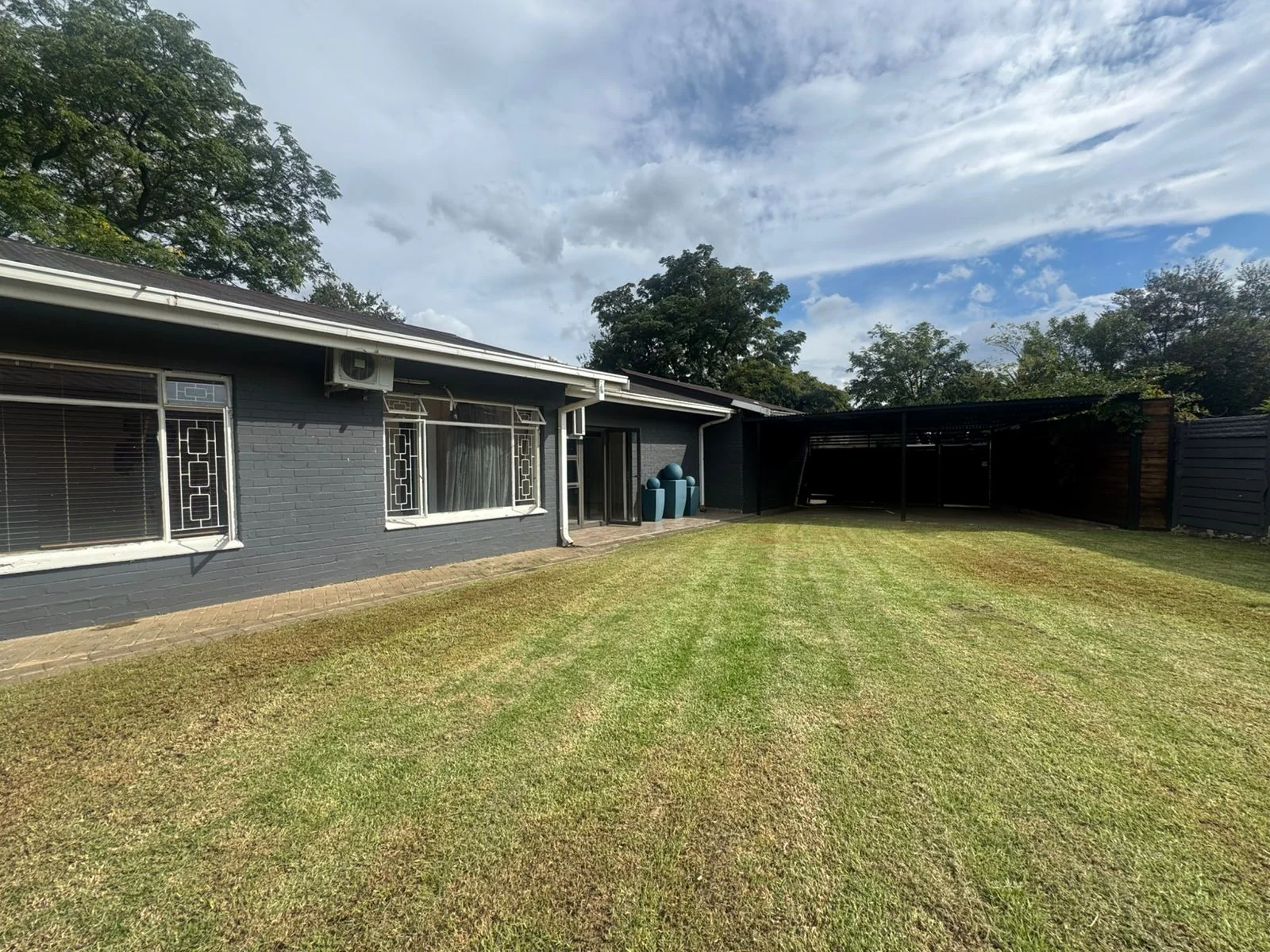 5 Bedroom, 3 Bathroom , Large Family Home On Extra Large Stand