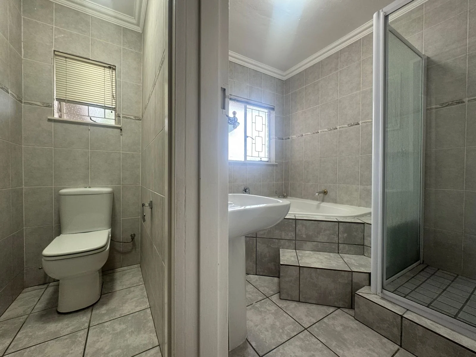 5 Bedroom, 3 Bathroom , Large Family Home On Extra Large Stand