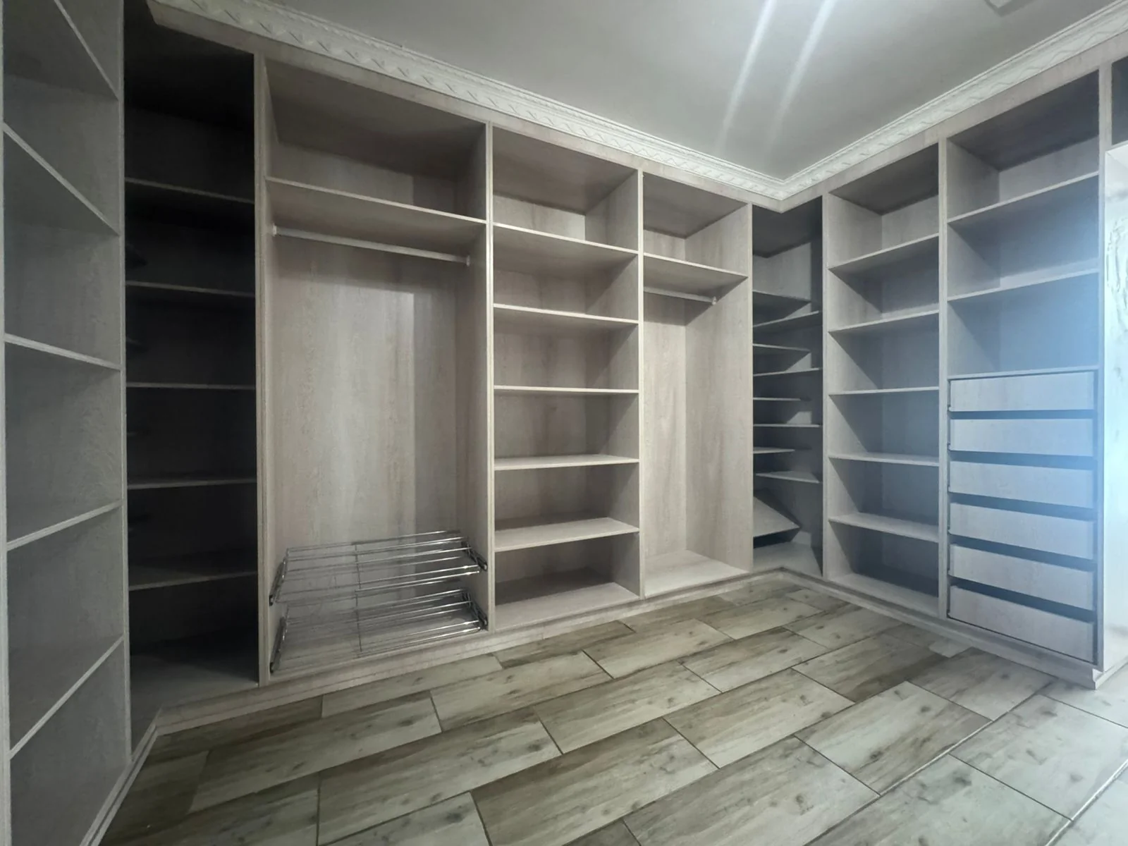 5 Bedroom, 3 Bathroom , Large Family Home On Extra Large Stand