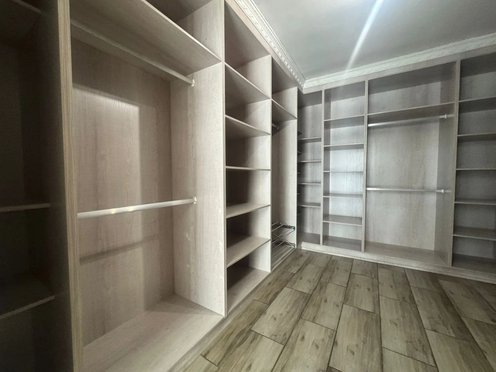 5 Bedroom, 3 Bathroom , Large Family Home On Extra Large Stand