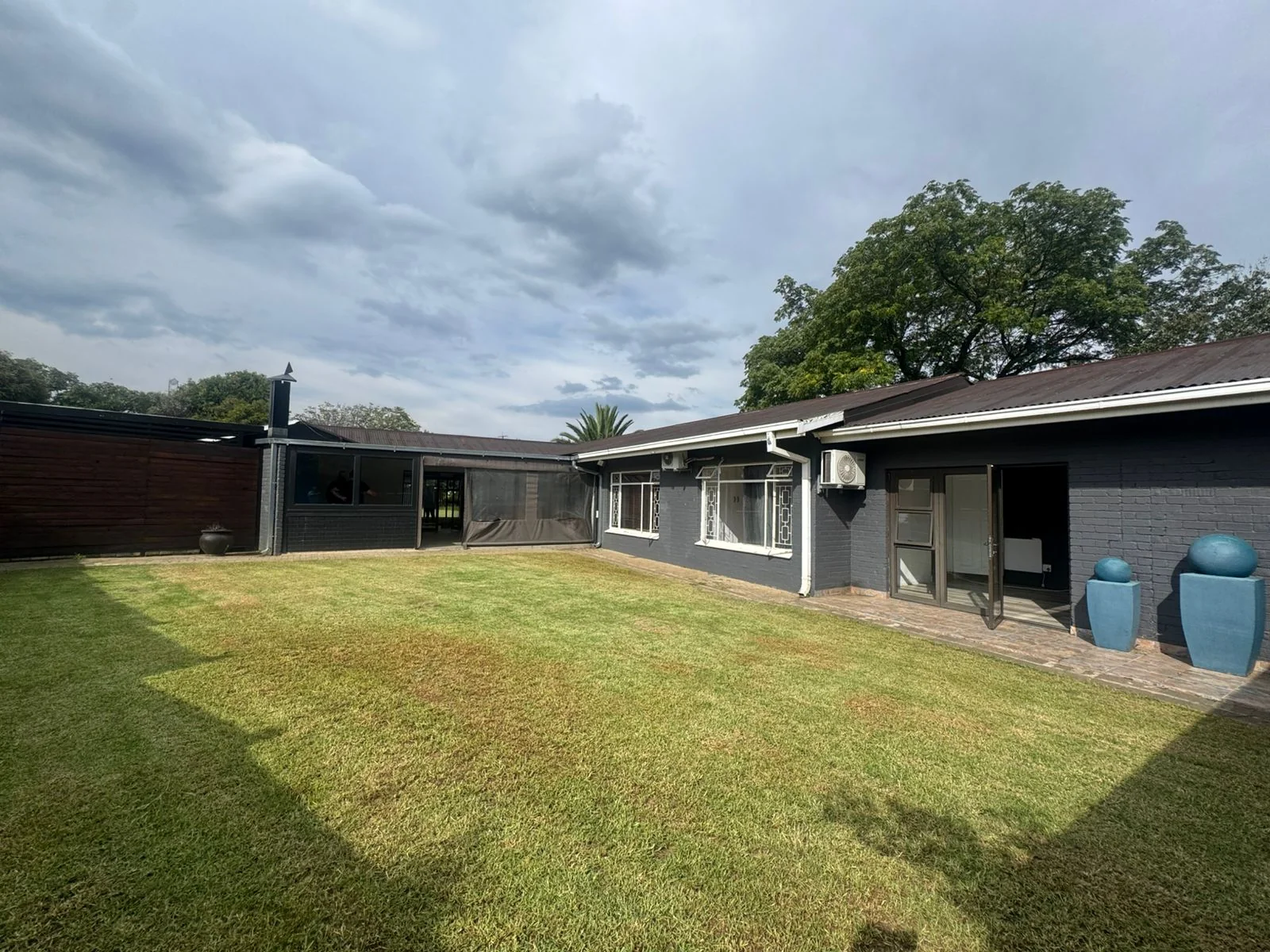 5 Bedroom, 3 Bathroom , Large Family Home On Extra Large Stand