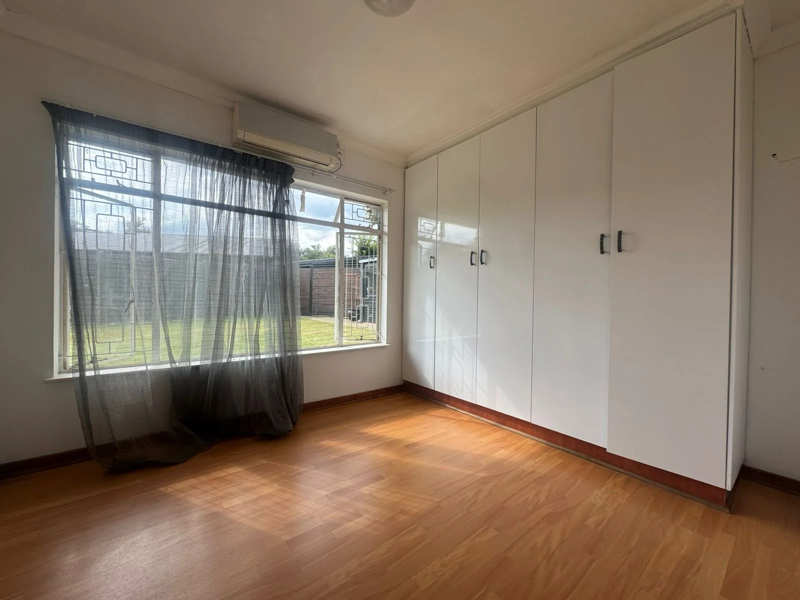 5 Bedroom, 3 Bathroom , Large Family Home On Extra Large Stand