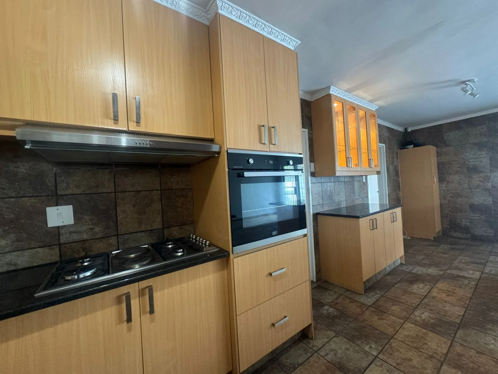 5 Bedroom, 3 Bathroom , Large Family Home On Extra Large Stand