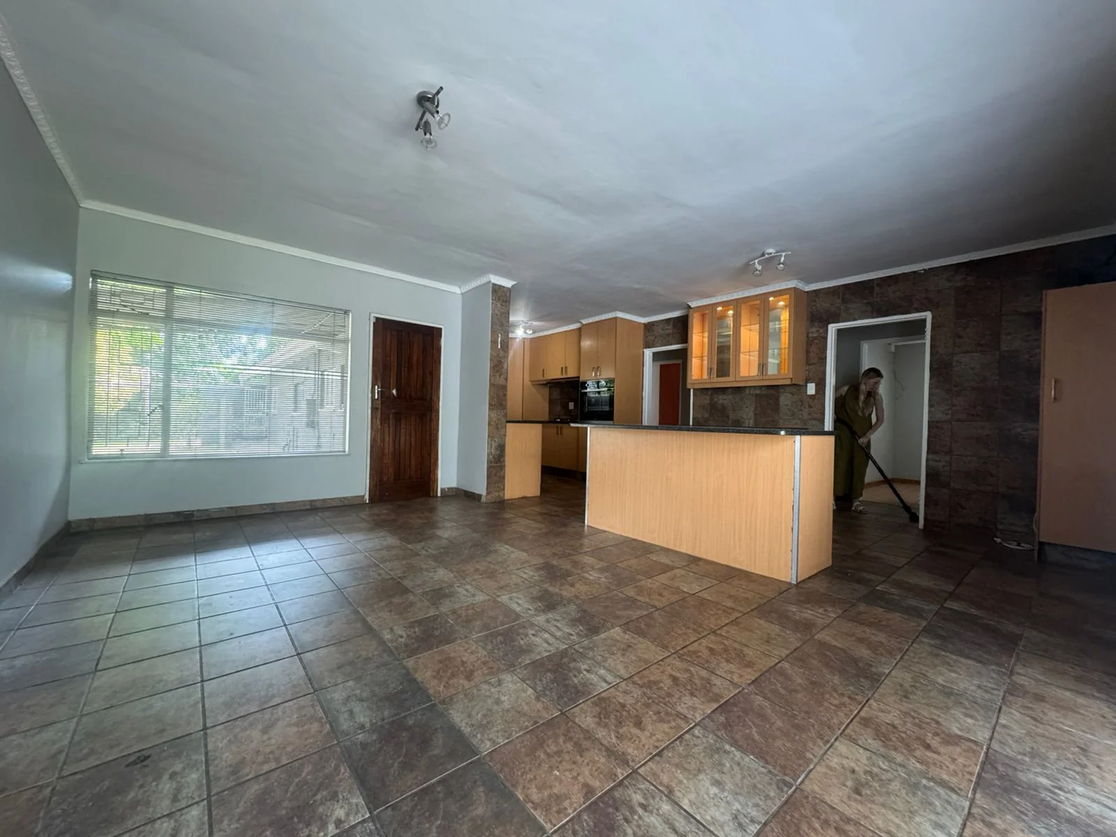 5 Bedroom, 3 Bathroom , Large Family Home On Extra Large Stand