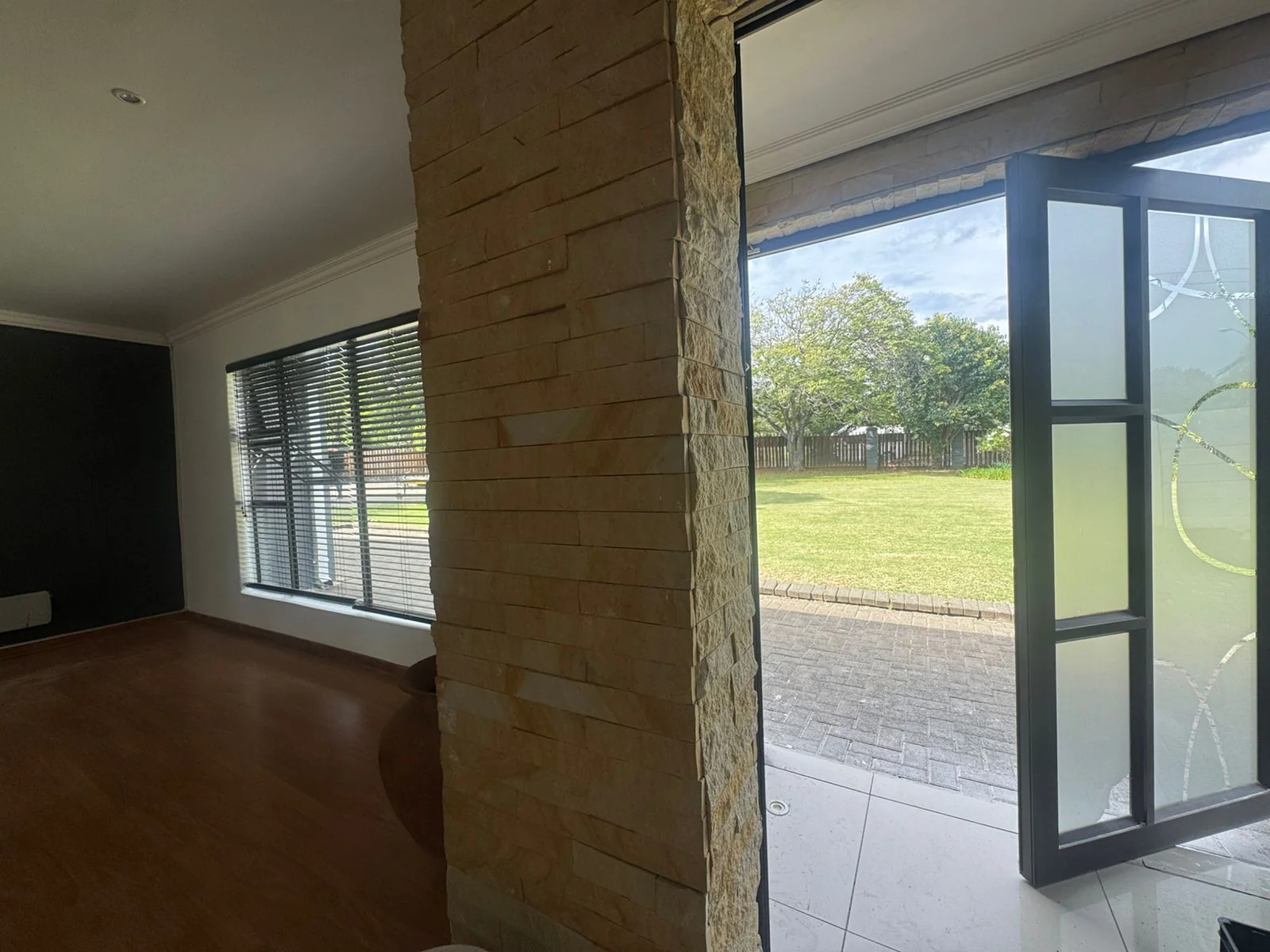 5 Bedroom, 3 Bathroom , Large Family Home On Extra Large Stand