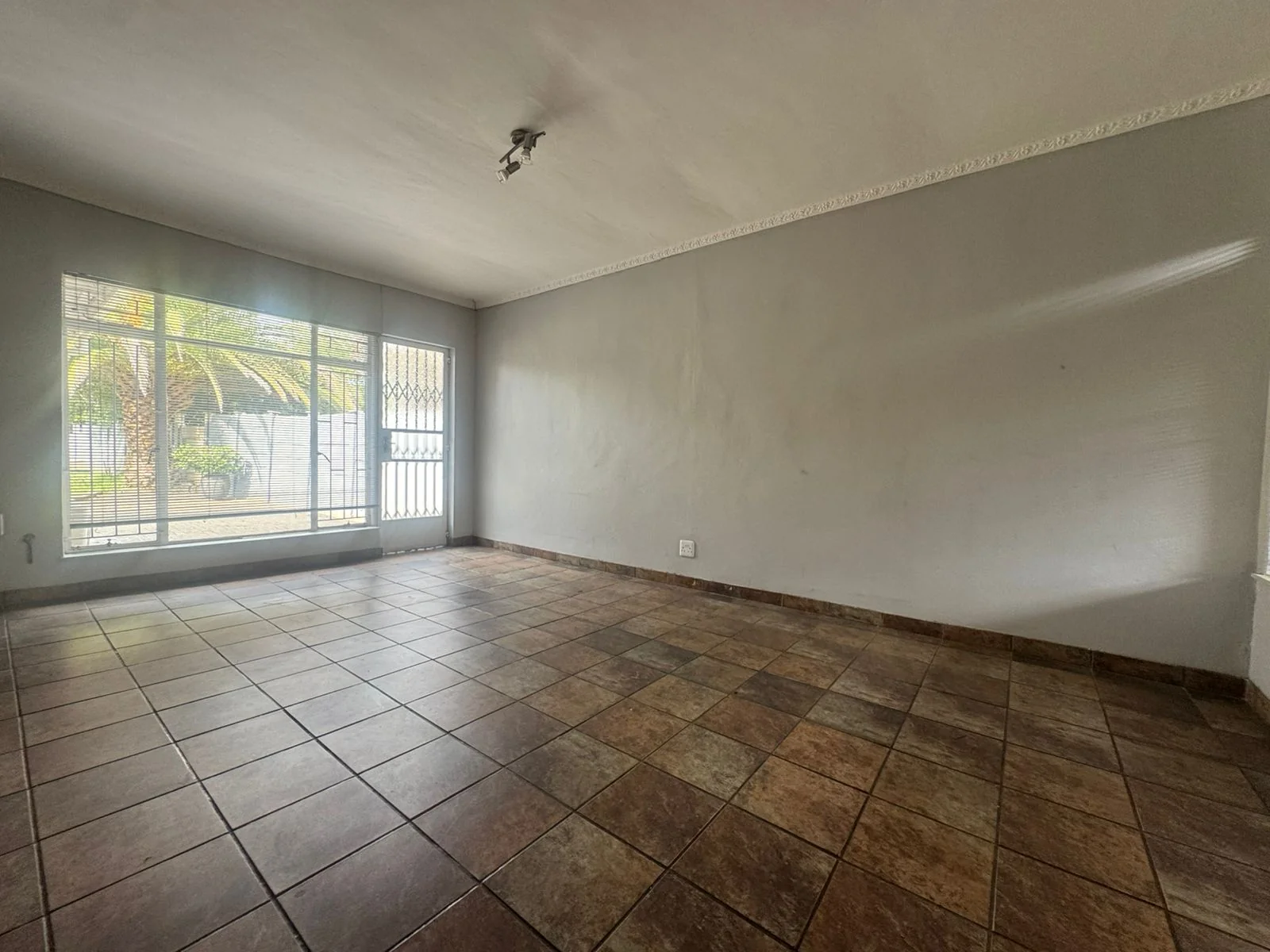 5 Bedroom, 3 Bathroom , Large Family Home On Extra Large Stand