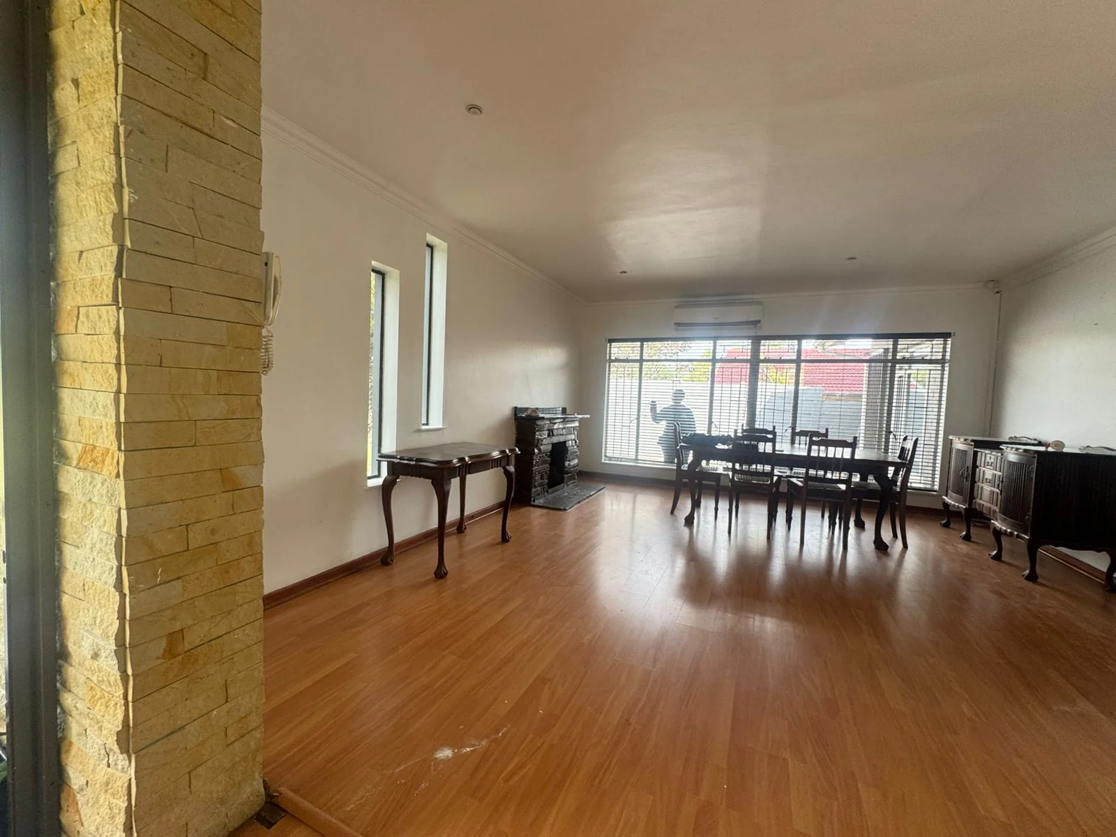 5 Bedroom, 3 Bathroom , Large Family Home On Extra Large Stand