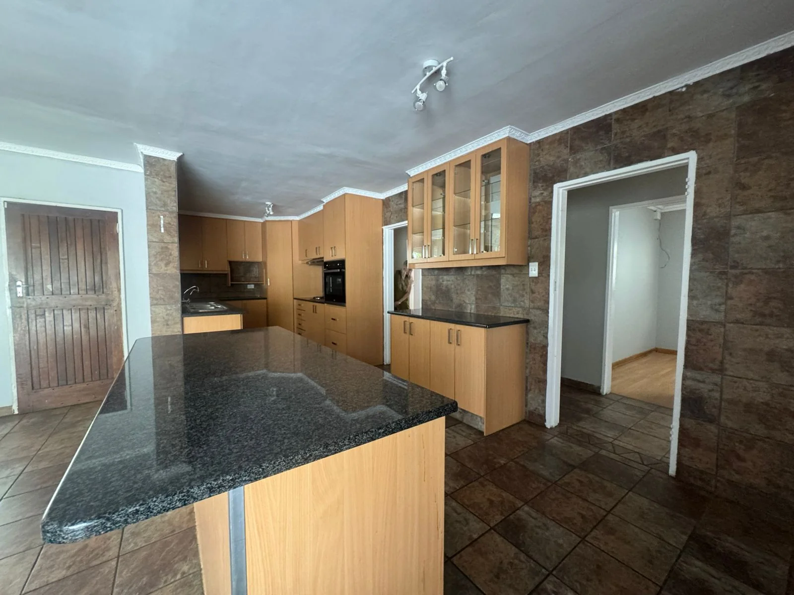 5 Bedroom, 3 Bathroom , Large Family Home On Extra Large Stand