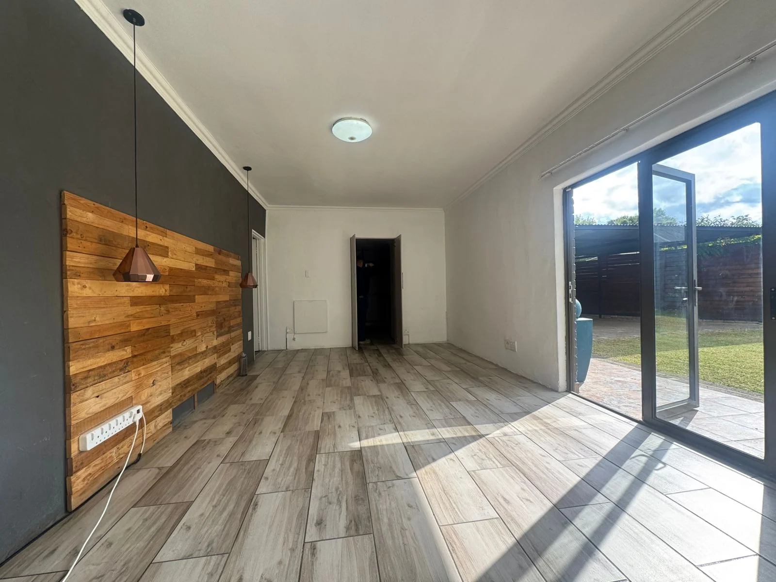 5 Bedroom, 3 Bathroom , Large Family Home On Extra Large Stand