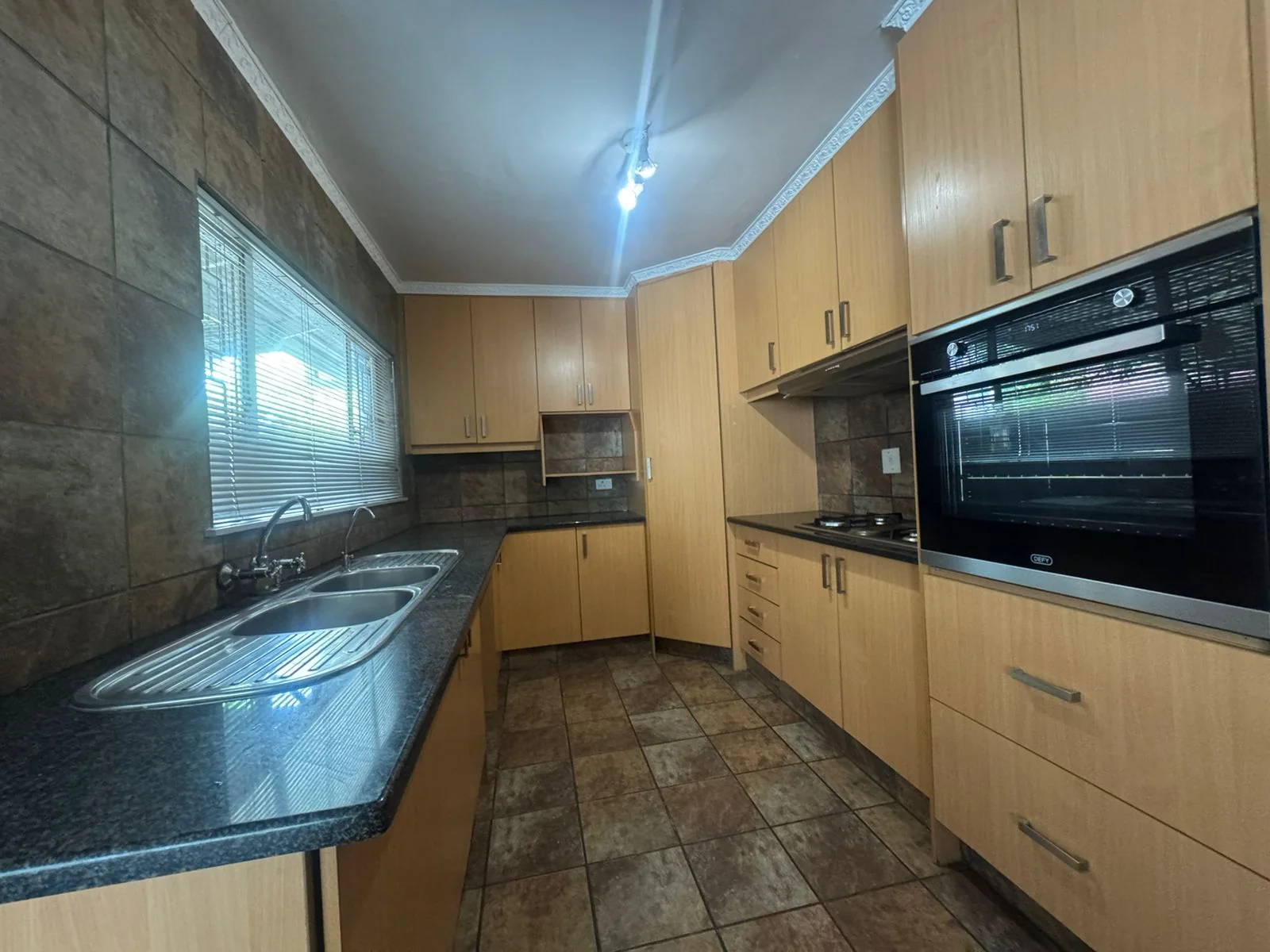 5 Bedroom, 3 Bathroom , Large Family Home On Extra Large Stand