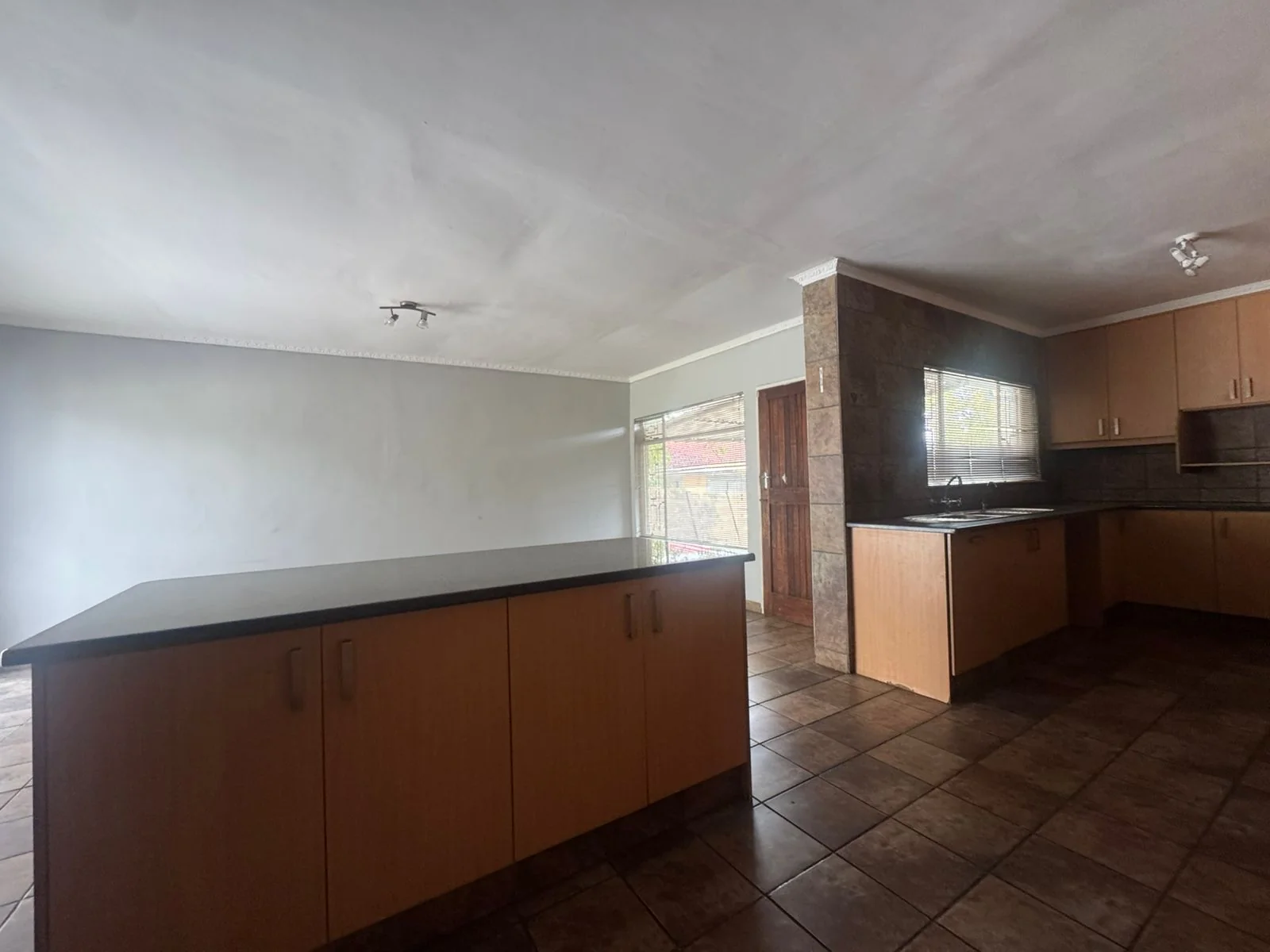 5 Bedroom, 3 Bathroom , Large Family Home On Extra Large Stand