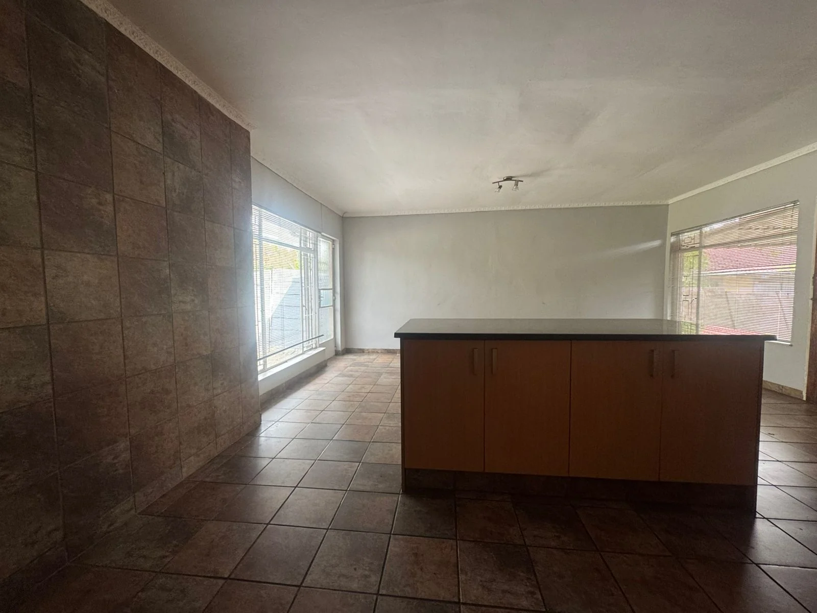 5 Bedroom, 3 Bathroom , Large Family Home On Extra Large Stand