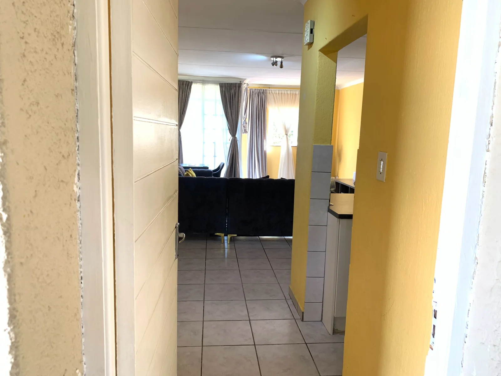 Spacious Corner Apartment in a Secure Complex – Ideal for Living or Investment