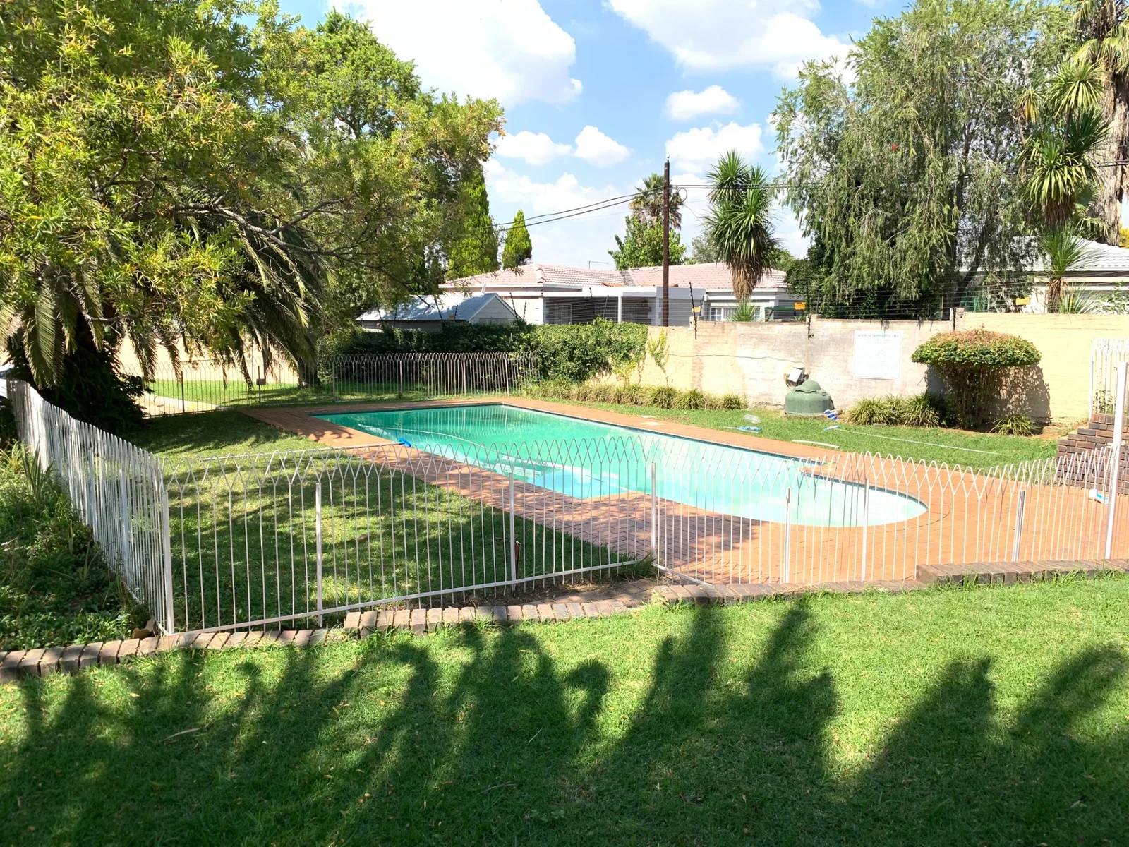 Spacious Corner Apartment in a Secure Complex – Ideal for Living or Investment